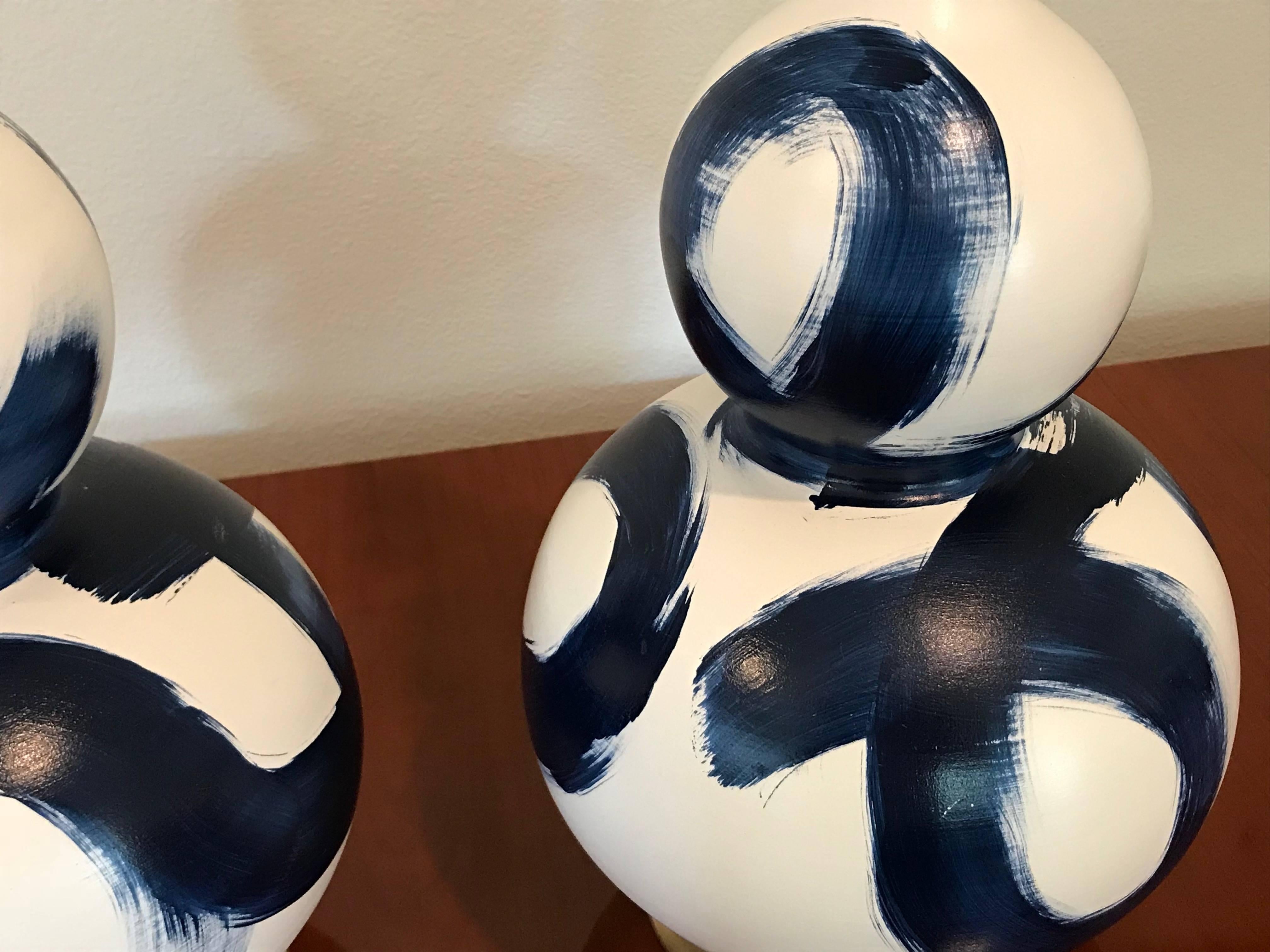 Contemporary Small Pair of Blue and White Ceramic Double Gourd Shape Lamps on Gilt Bases