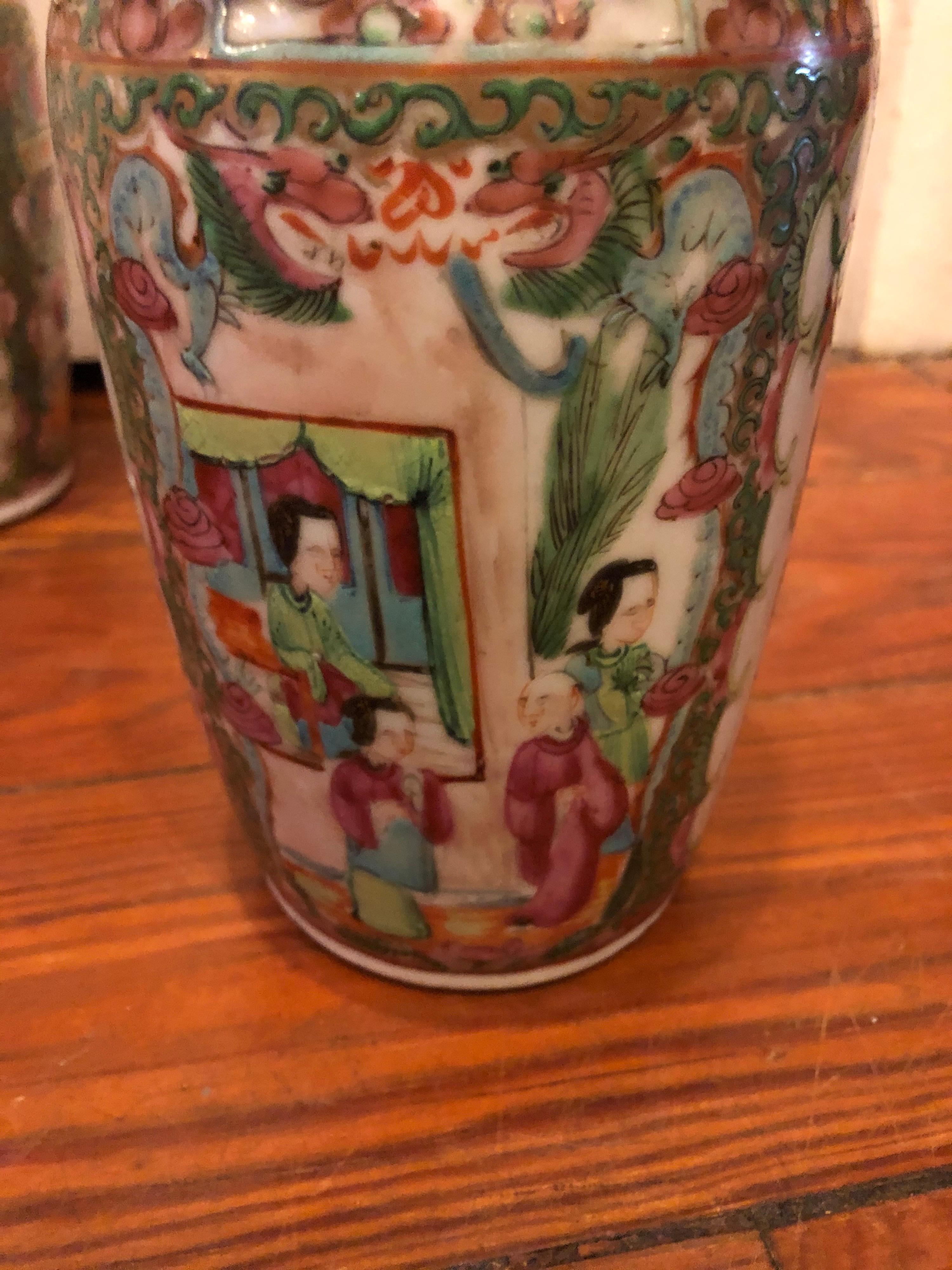 Small Pair of Famille Rose Vases In Good Condition For Sale In Natchez, MS