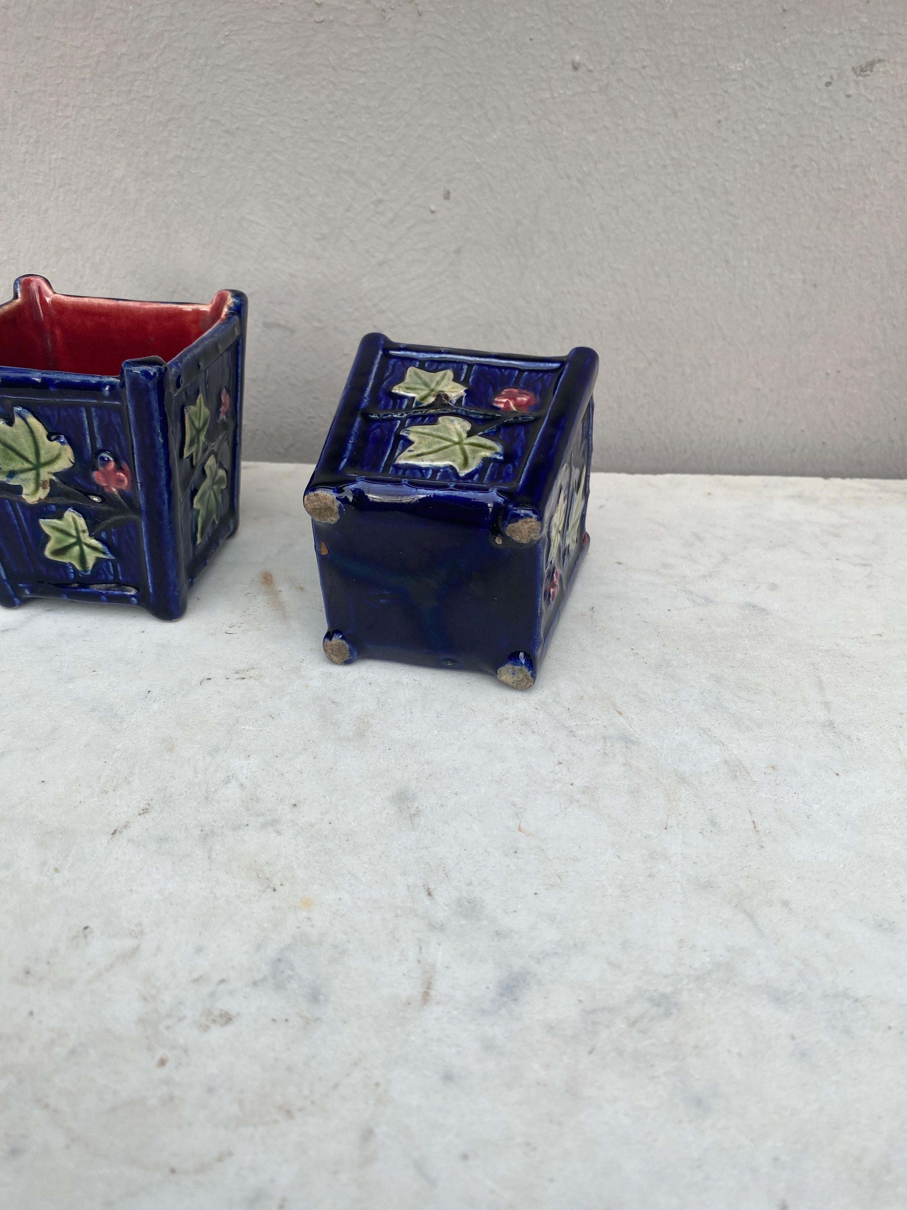 Small Pair of French Majolica Cache Pot , circa 1890 In Good Condition For Sale In Austin, TX