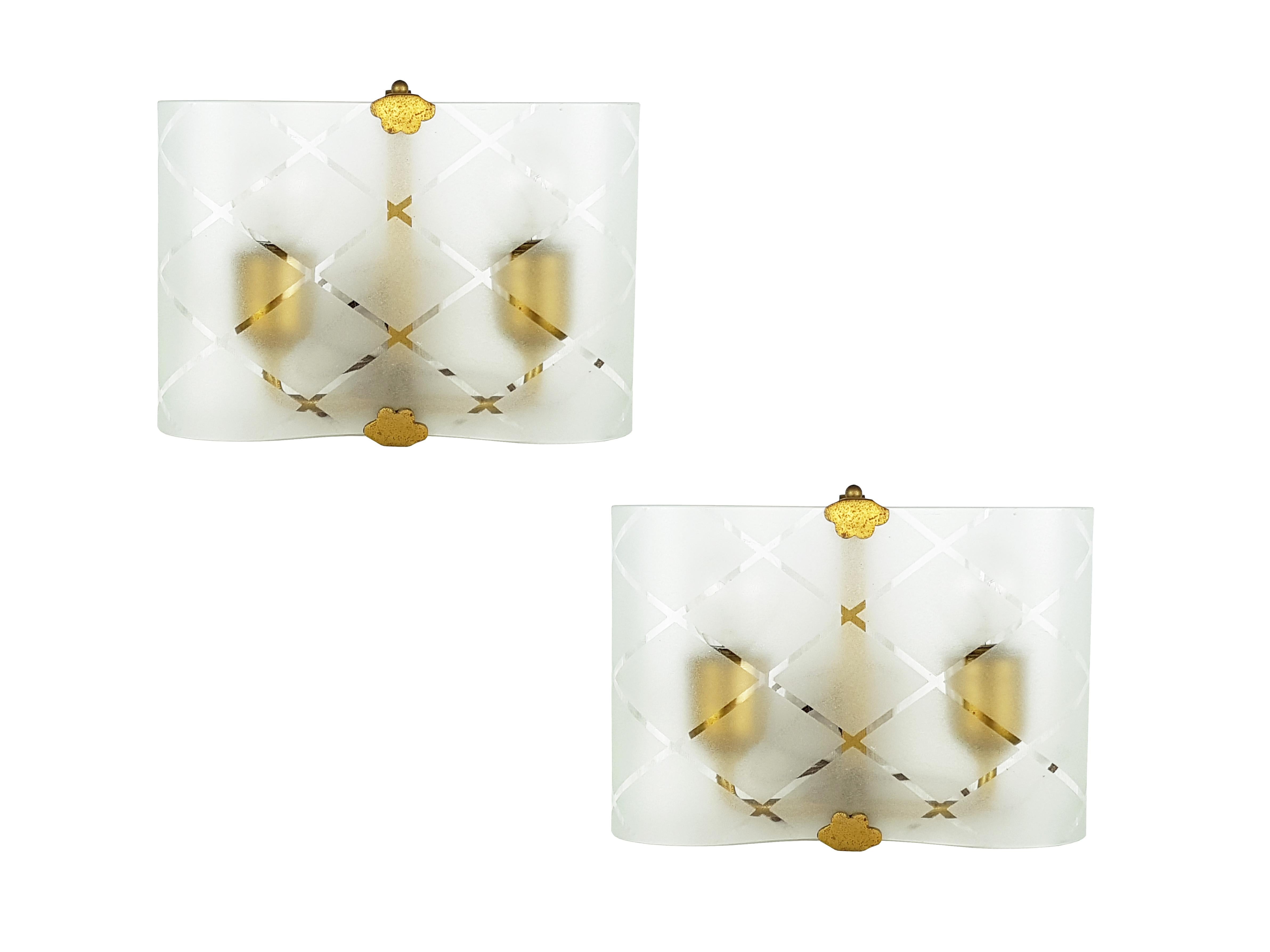 Mid-20th Century Small Pair of Italian Bent Glass and Brass 1940s Sconces For Sale