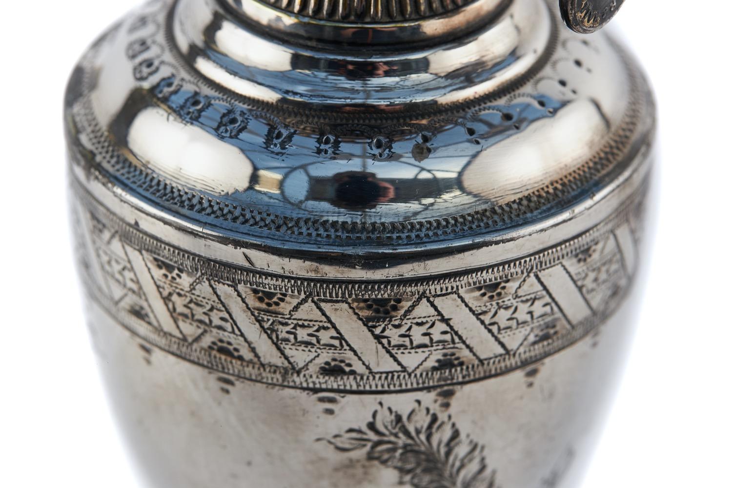 XIX secolo Piccola coppia di lampade ad olio antiche placcate in argento di qualità in vendita