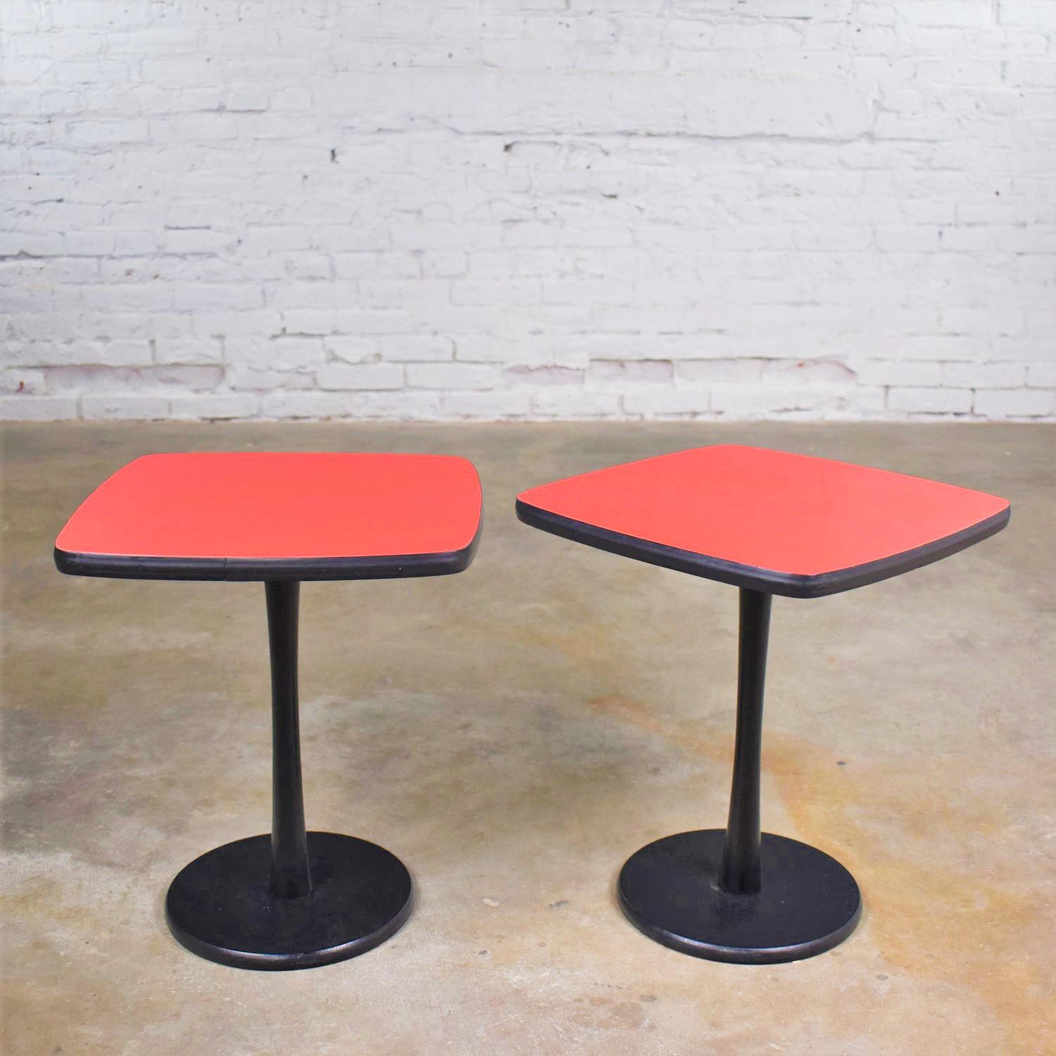 Handsome pair of small squircle shaped Mid-Century Modern side tables with red laminate tops and black pedestal bases. They are in fabulous vintage condition with normal wear for their age. Please see photos, circa mid-20th century.

Wow! Red,