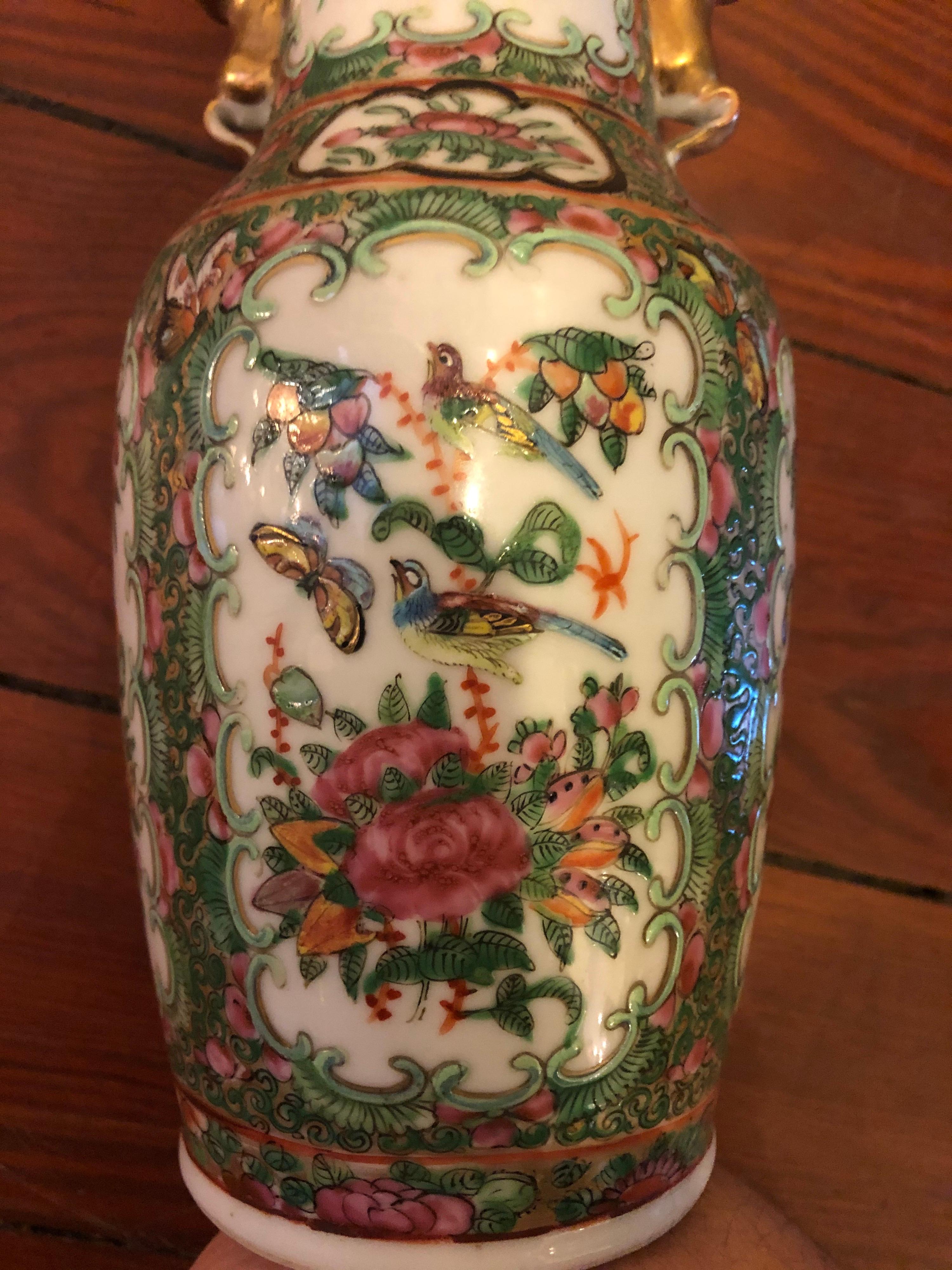 Small Pair of Rose Medallion Vase In Fair Condition For Sale In Natchez, MS