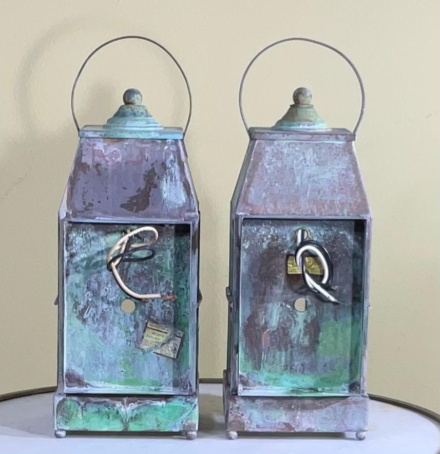 Small Pair of Vintage Handcrafted Wall-Mounted Brass Lantern In Good Condition For Sale In Delray Beach, FL