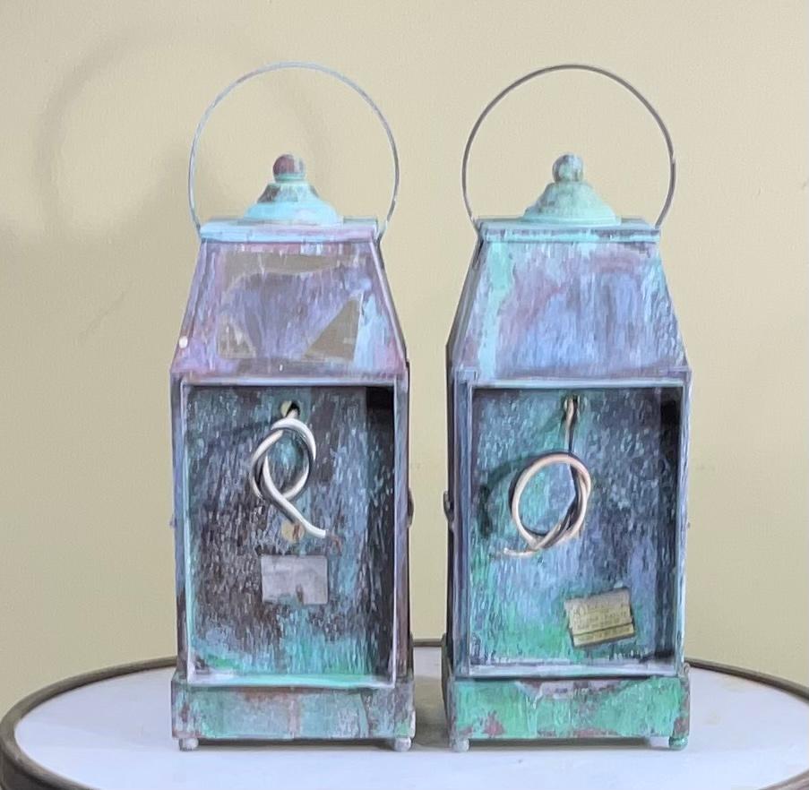Small Pair of Vintage Handcrafted Wall-Mounted Brass Lantern In Good Condition For Sale In Delray Beach, FL