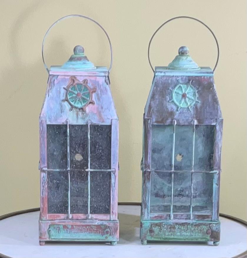 Small Pair of Vintage Handcrafted Wall-Mounted Brass Lantern For Sale 1
