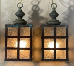 Pequeño par de faroles de techo vintage cuadrados de cobre y latón 13".5 x 6"