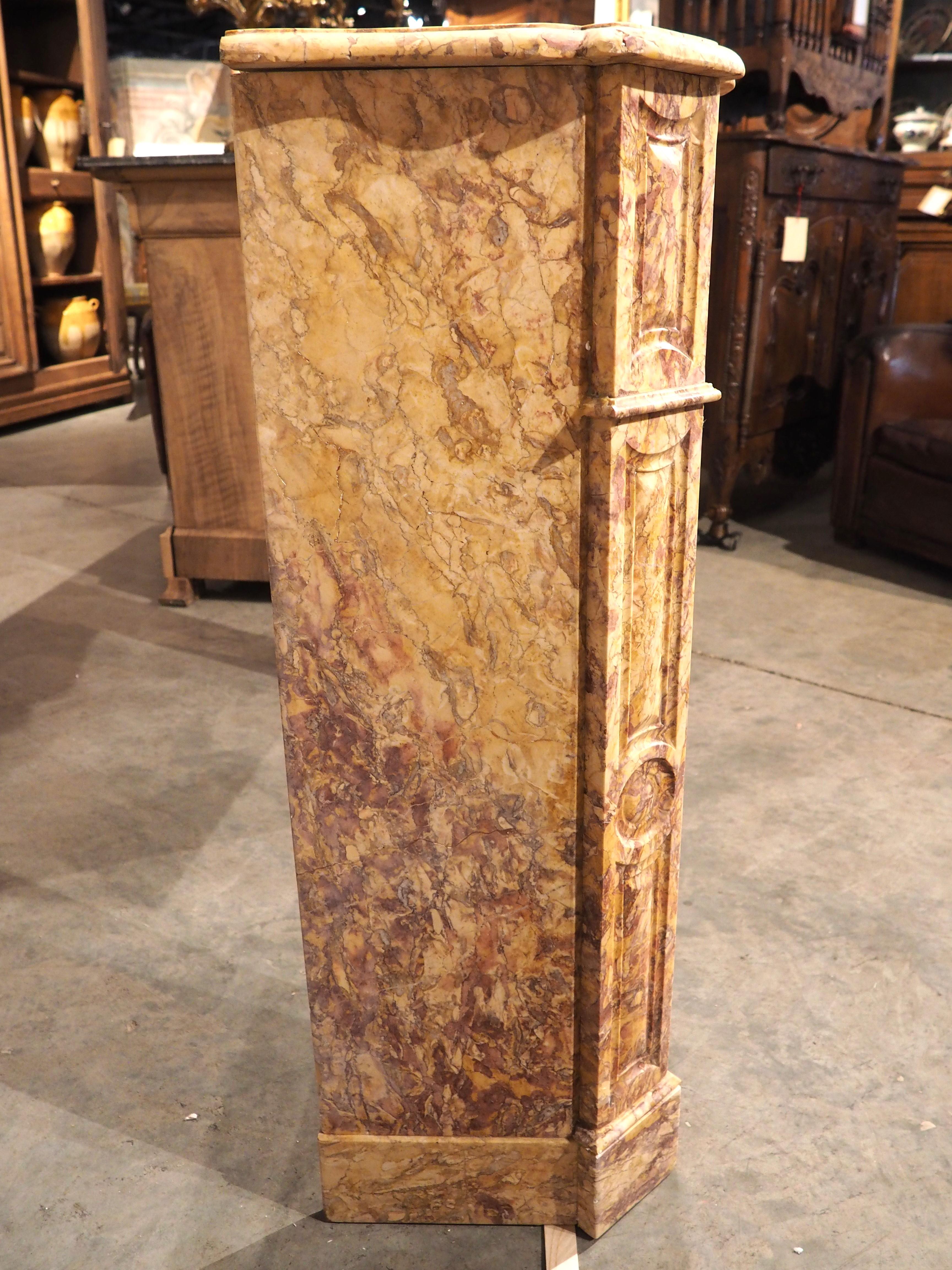 Petite cheminée parisienne en marbre Brocatelle, vers 1870 en vente 3
