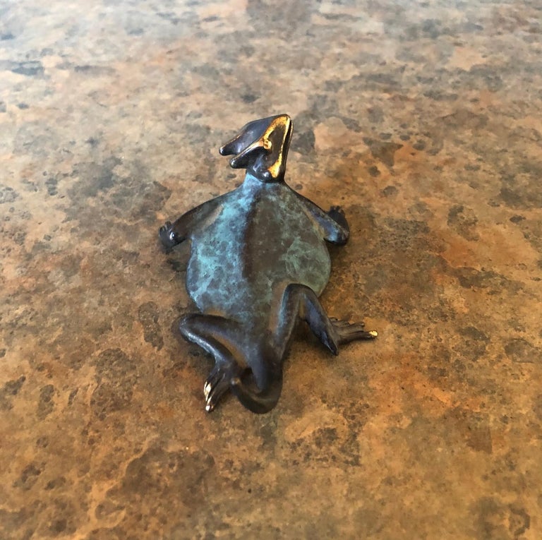 Small Patinated Bronze Lizard / Gecko Sculpture In Good Condition For Sale In San Diego, CA