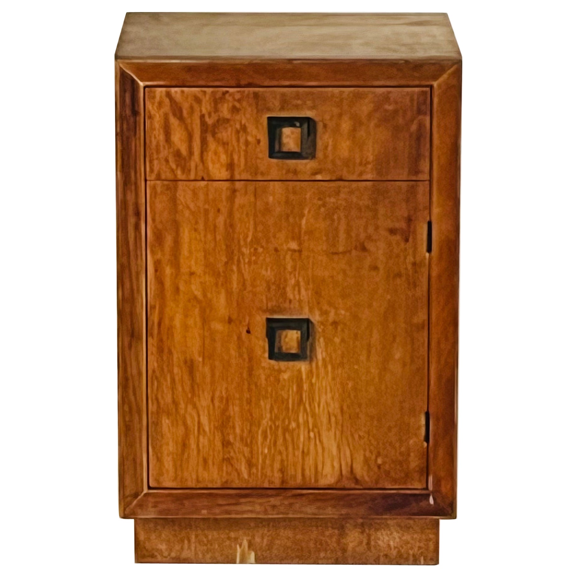 Petite table de chevet ou armoire en noyer patiné du Moyen-Âge