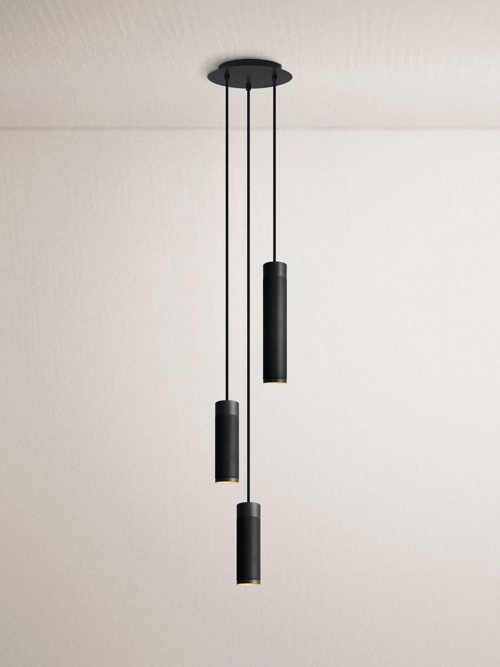 Lampada a sospensione a grappolo Patrone Small di Thorup Copenhagen
Dimensioni: D 6 x H 30 cm, D 6 x H 20 cm.
Materiali: Ottone.

2 x ciondolo Patrone, piccolo
1 x ciondolo Patrone, grande 

Disponibile in altri colori. Contattateci.

Thorup