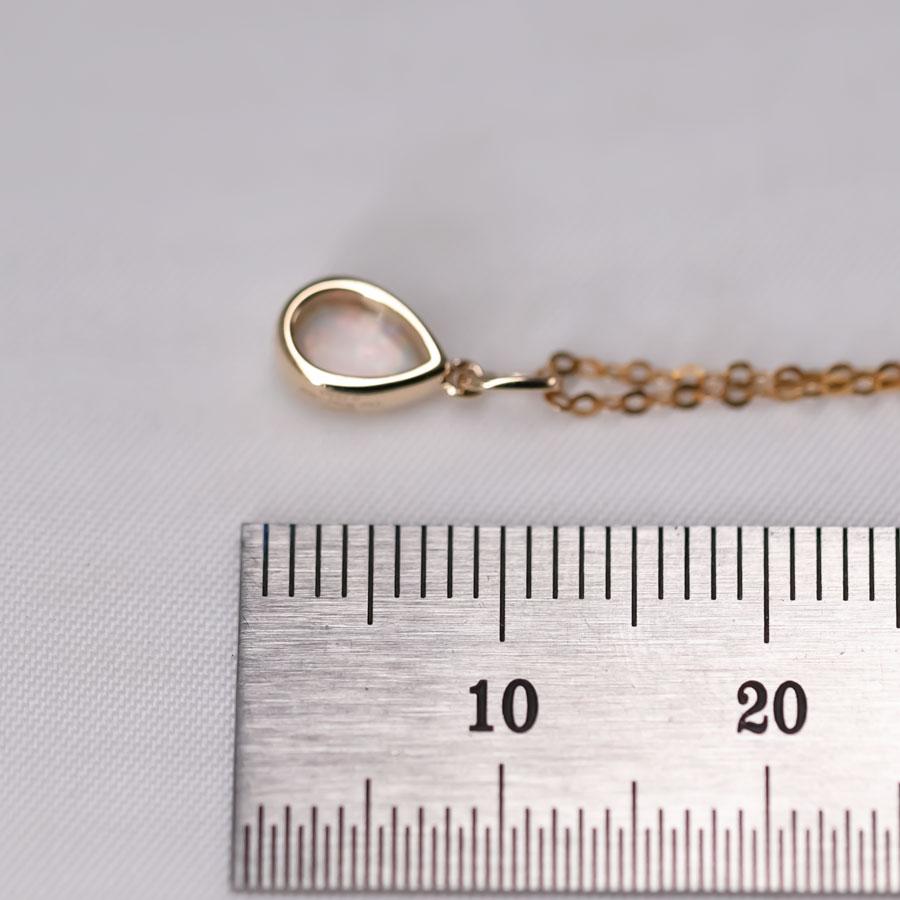 Petit collier d'opale australienne en forme de poire en or jaune 14k Neuf - En vente à Suwanee, GA