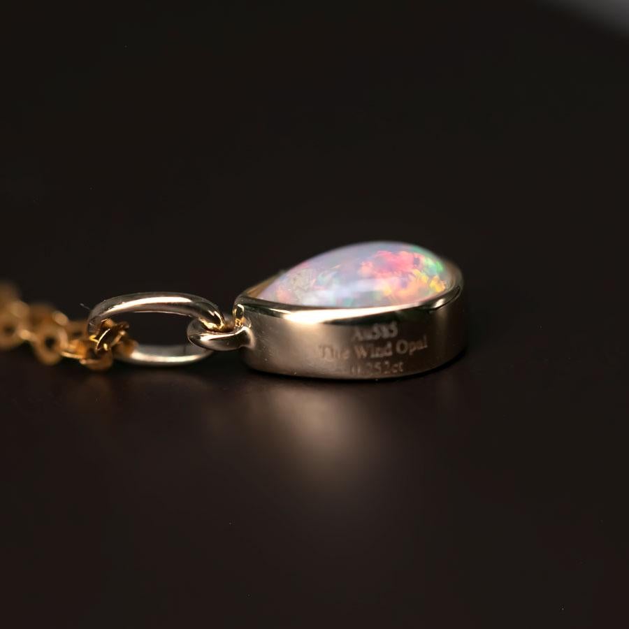 Petit collier d'opale australienne en forme de poire en or jaune 14k Unisexe en vente