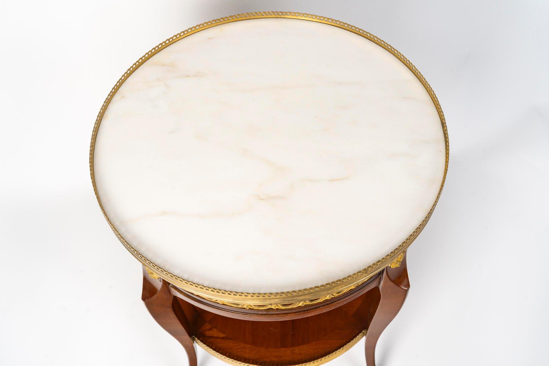 Pequeña mesa de pedestal, estilo Napoleón III, siglo XX. Francés en venta