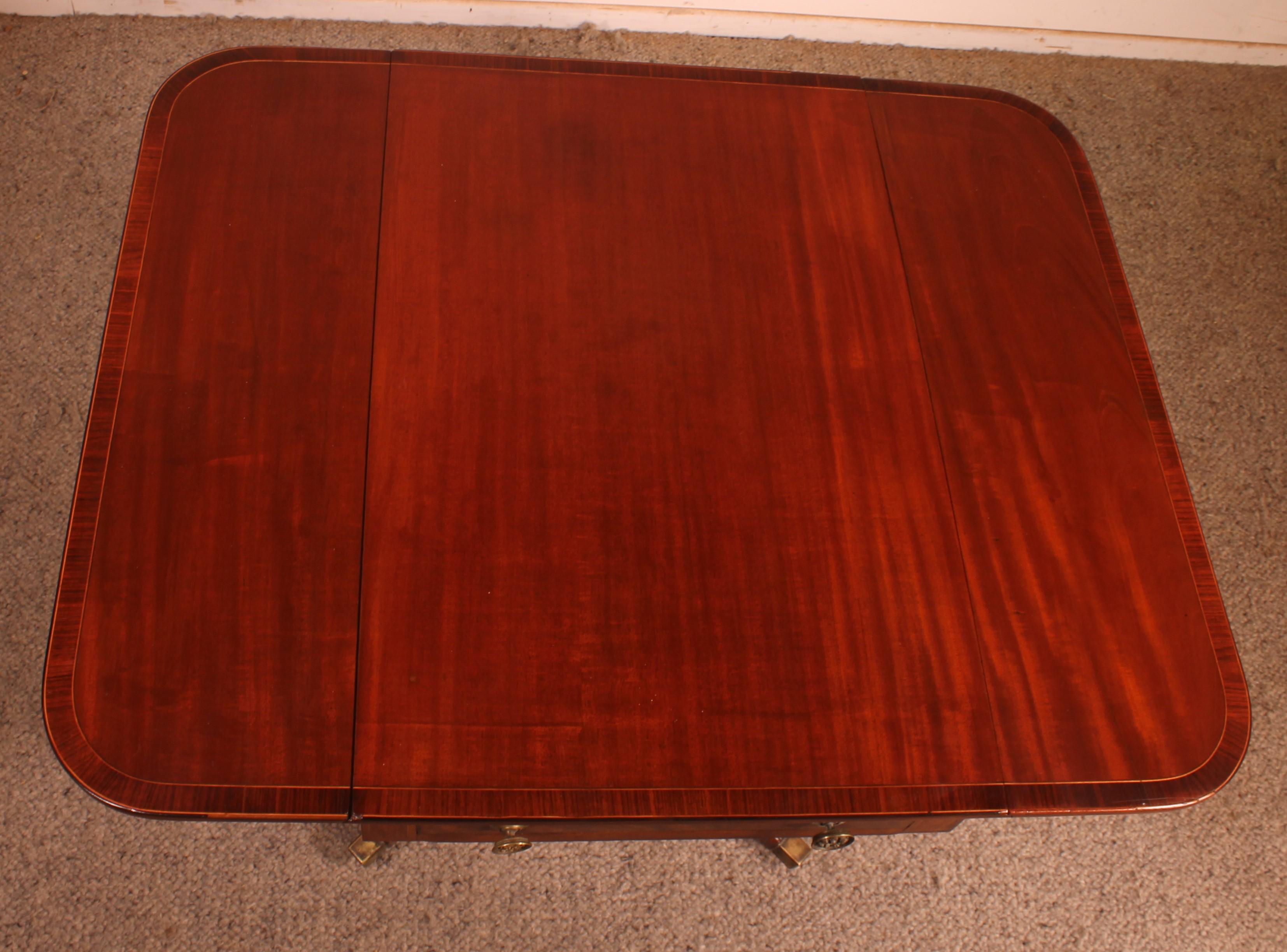 Pembroke-Tisch aus Mahagoni aus dem Beginn des 19. Jahrhunderts im Angebot 5