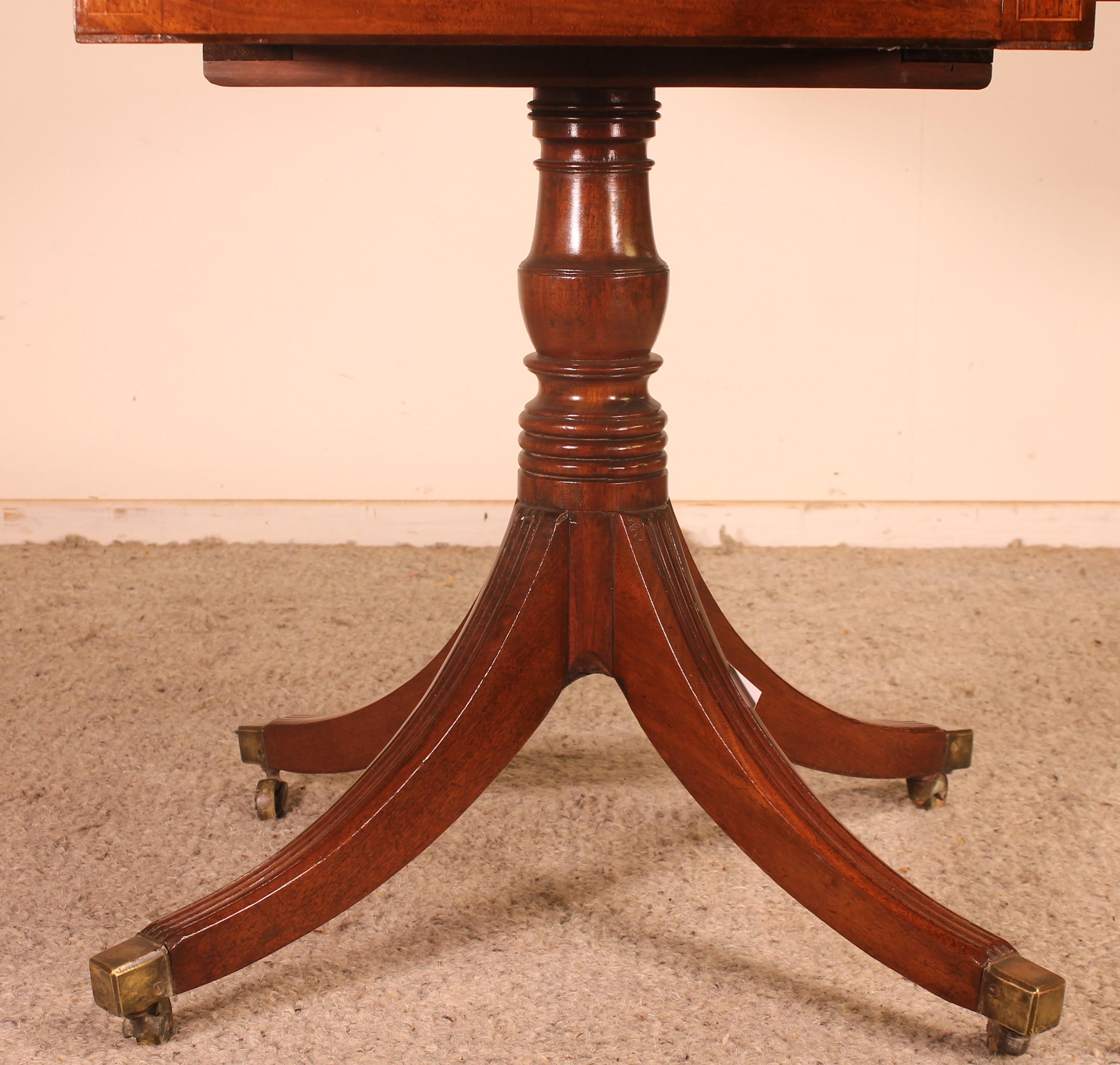 Pembroke-Tisch aus Mahagoni aus dem Beginn des 19. Jahrhunderts im Angebot 6