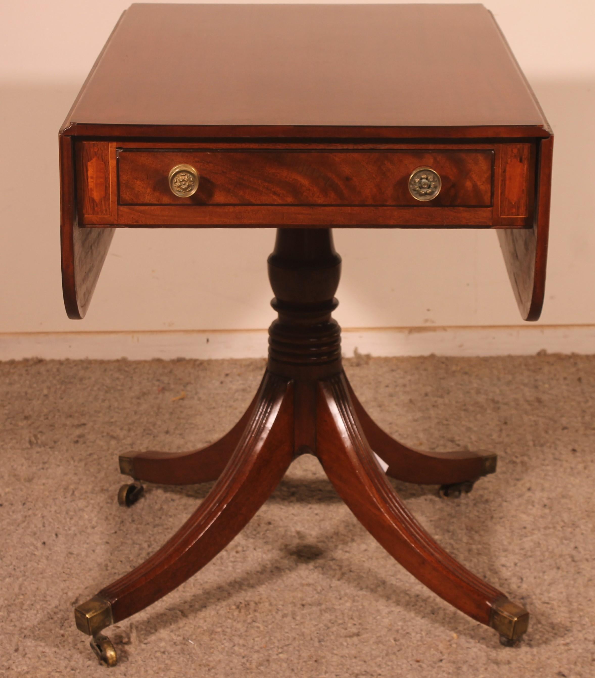 Petite table Pembroke du début du XIXe siècle en acajou Bon état - En vente à Brussels, Brussels