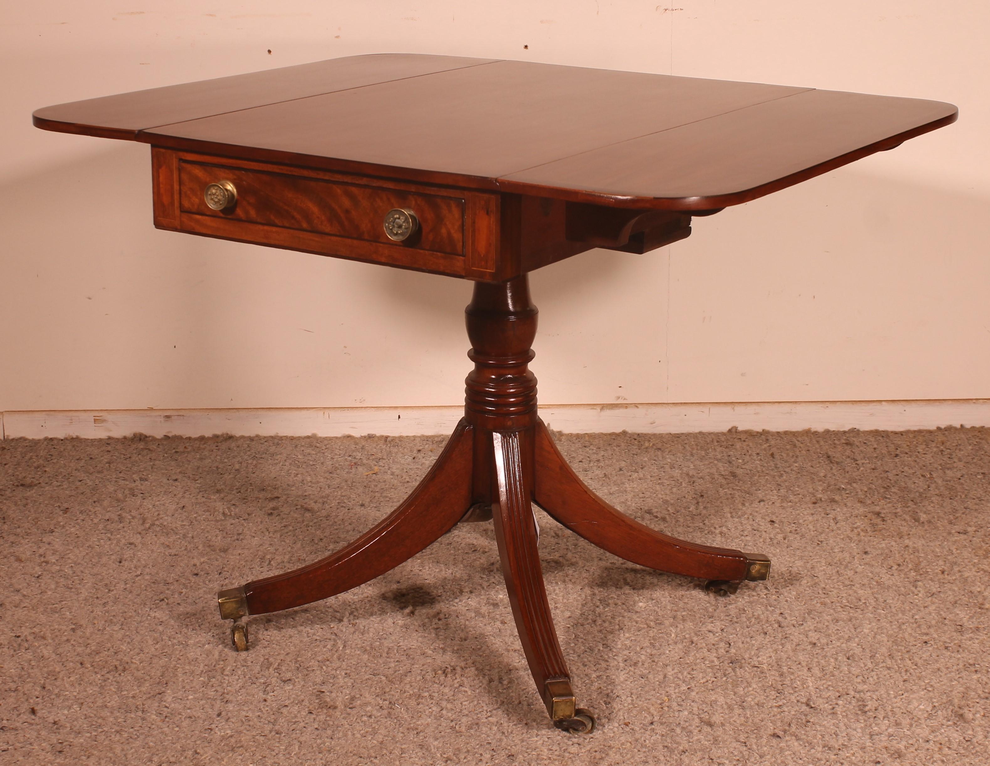 Petite table Pembroke du début du XIXe siècle en acajou en vente 2