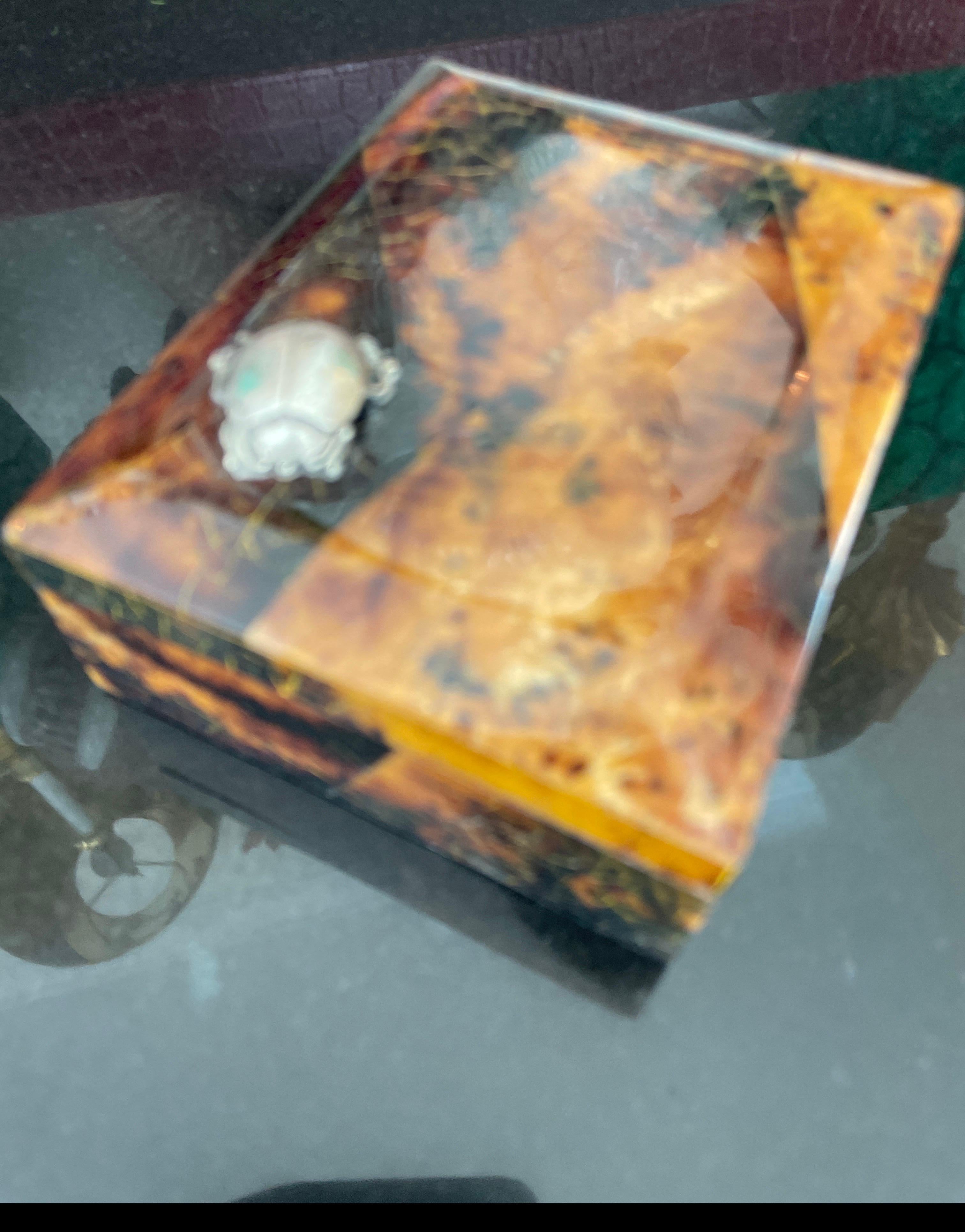 Small Pen shell Box with Silver Scarab For Sale 3