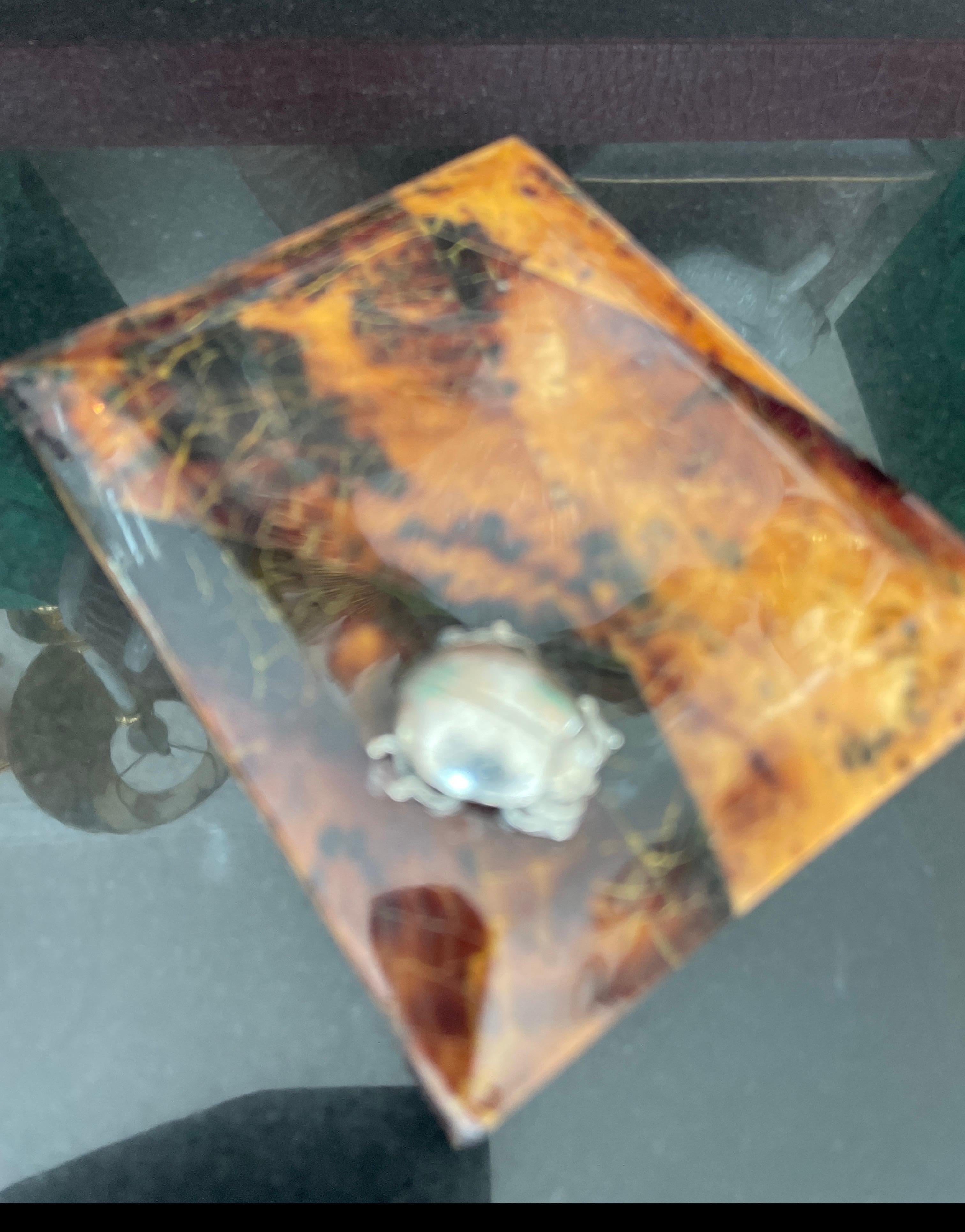 Small Pen shell Box with Silver Scarab For Sale 4