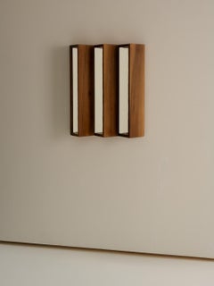 Kleiner Spiegel PERCEPTION, Nussbaumholz, Handgefertigt in Frankreich