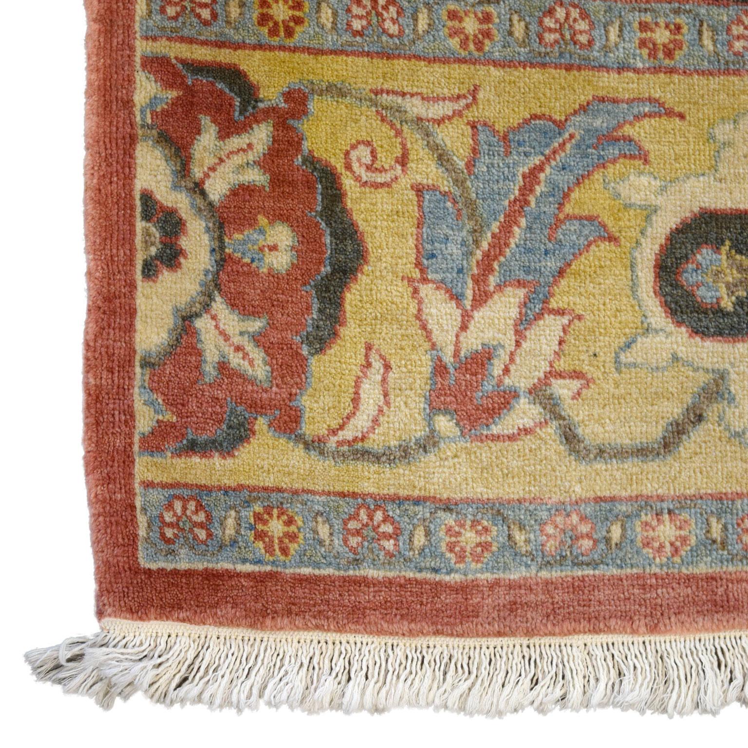 Tapis persan Farahan en laine nouée à la main, jaune, gris, bleu, crème, rose, 2' x 3'. en vente 1
