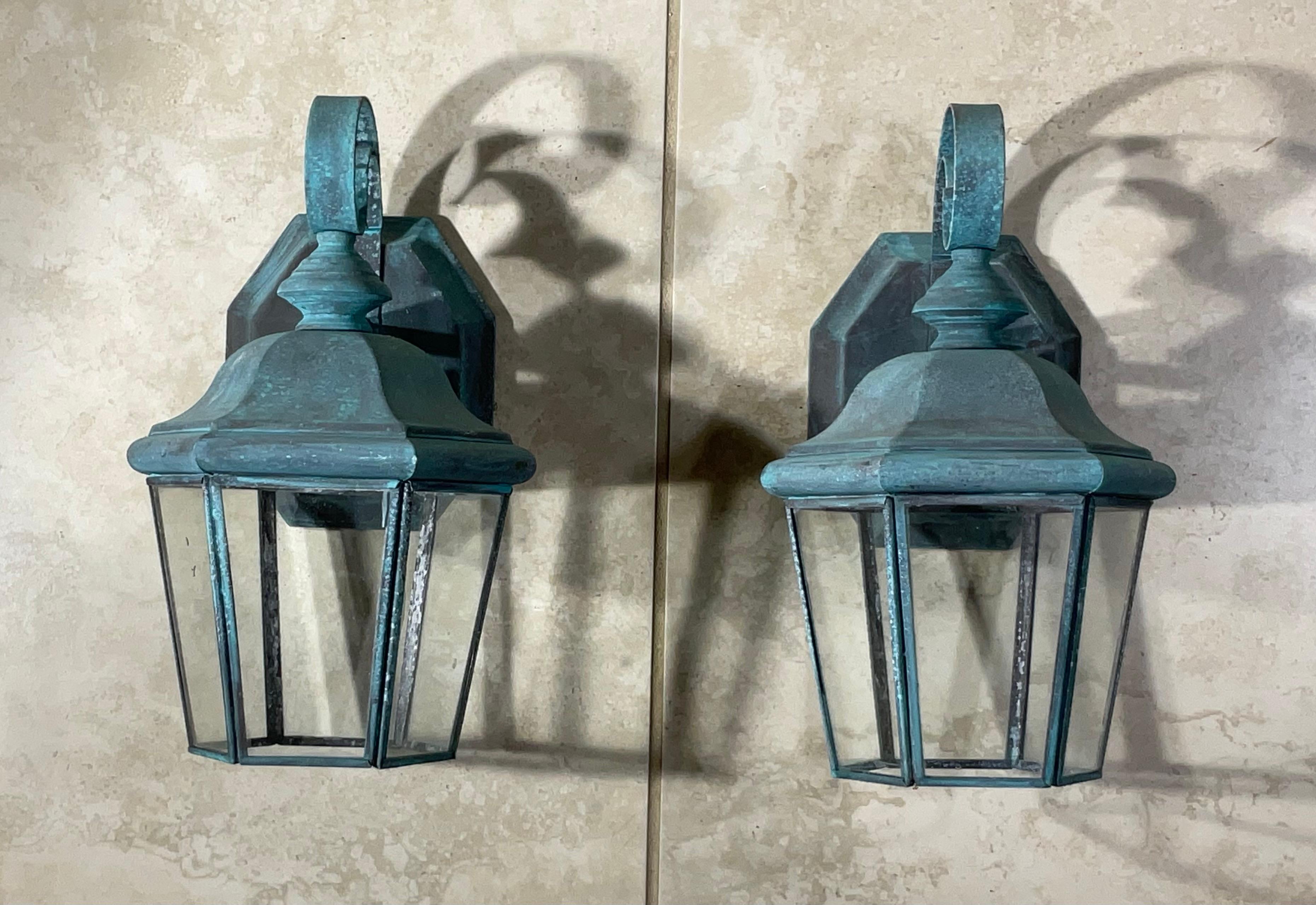 Small /Petit  Funky Pair of vintage Solid Brass Lanterns - 11” High x 6”W x 5”D In Good Condition For Sale In Delray Beach, FL