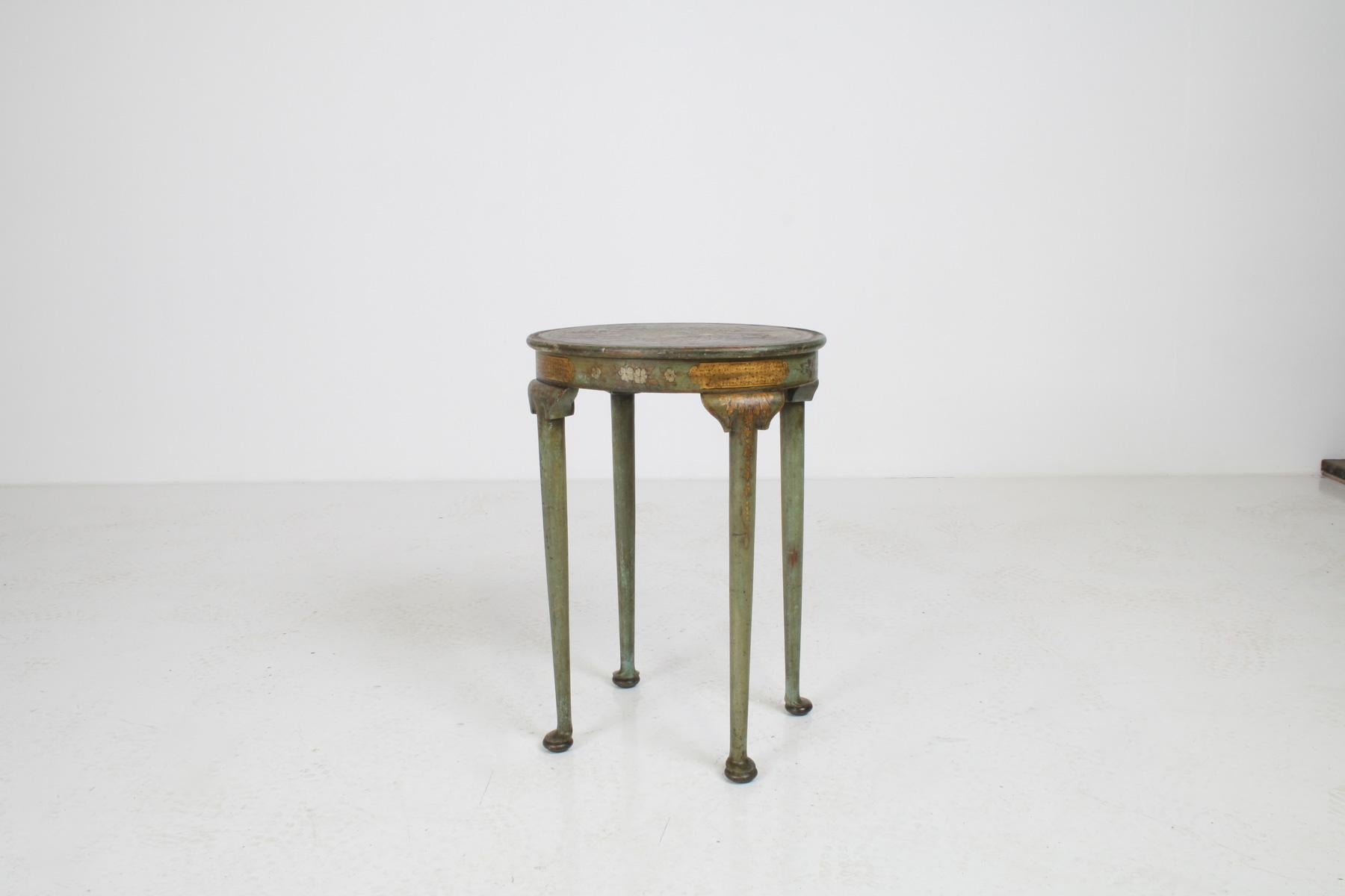 British Small Petite Elegant Antique Green and Gilt Chinoiserie Occasional Side Table
