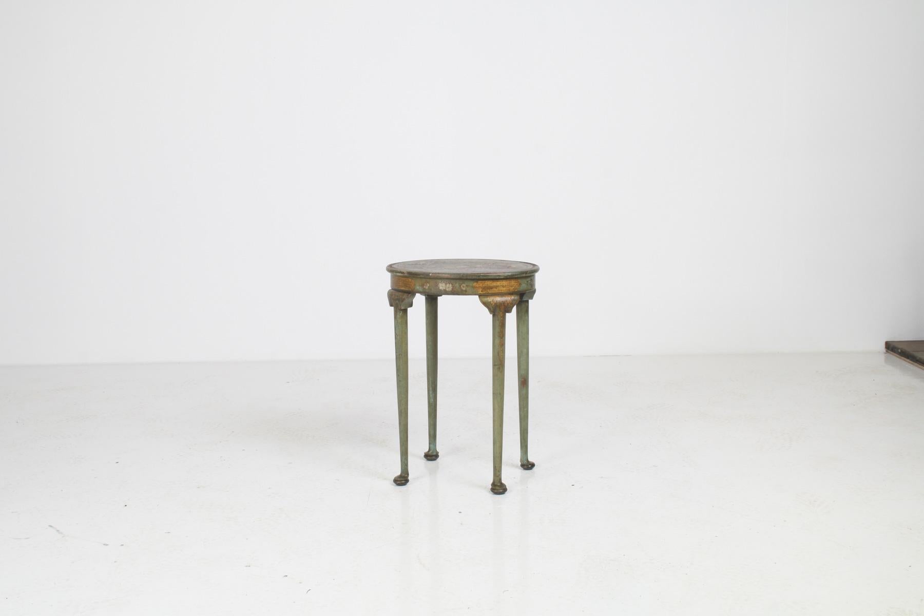Small Petite Elegant Antique Green and Gilt Chinoiserie Occasional Side Table In Good Condition In Llanbrynmair, GB