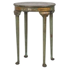 Petite table d'appoint élégante de style chinoiserie ancienne verte et dorée