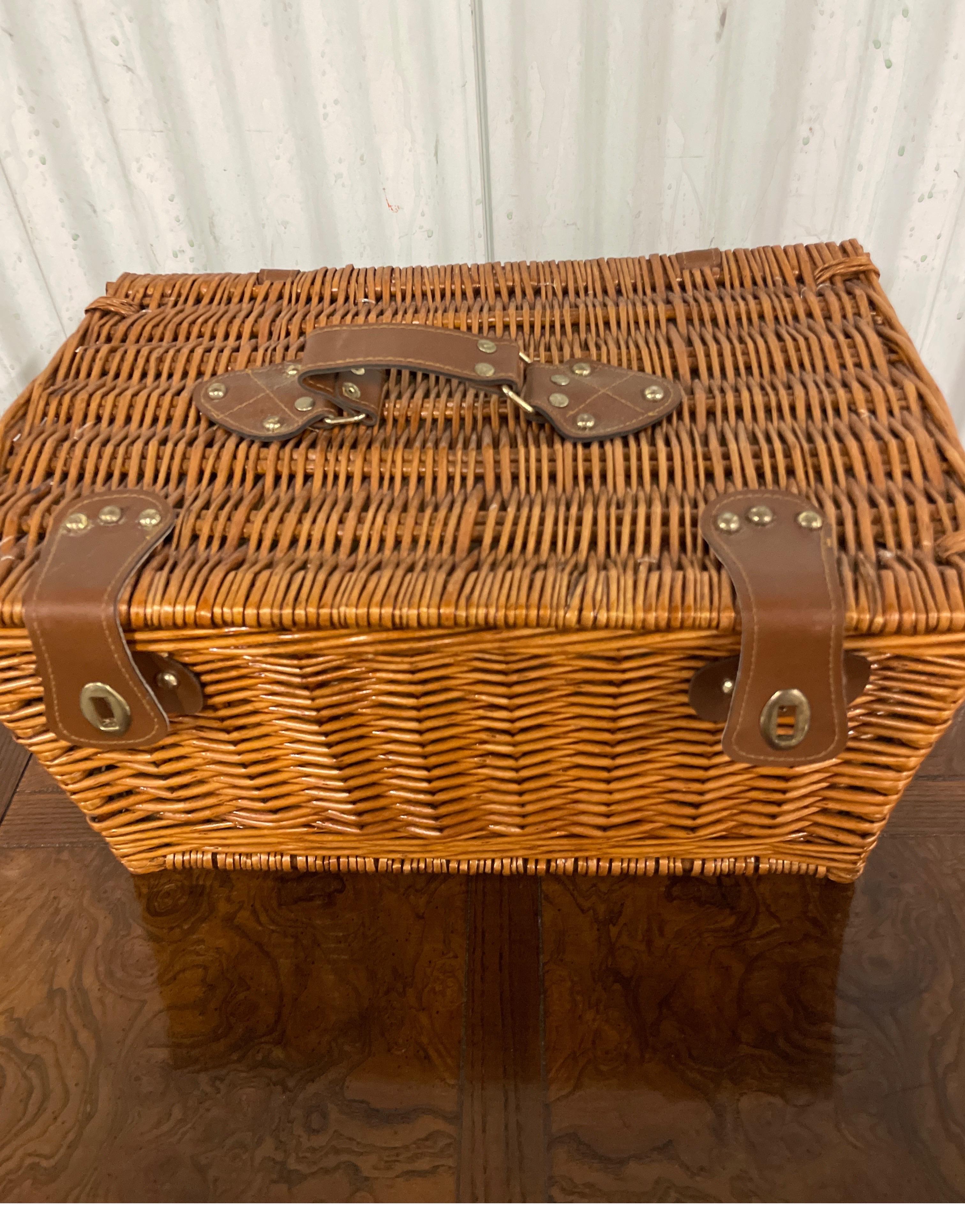 20th Century Small Picnic Basket for Two For Sale
