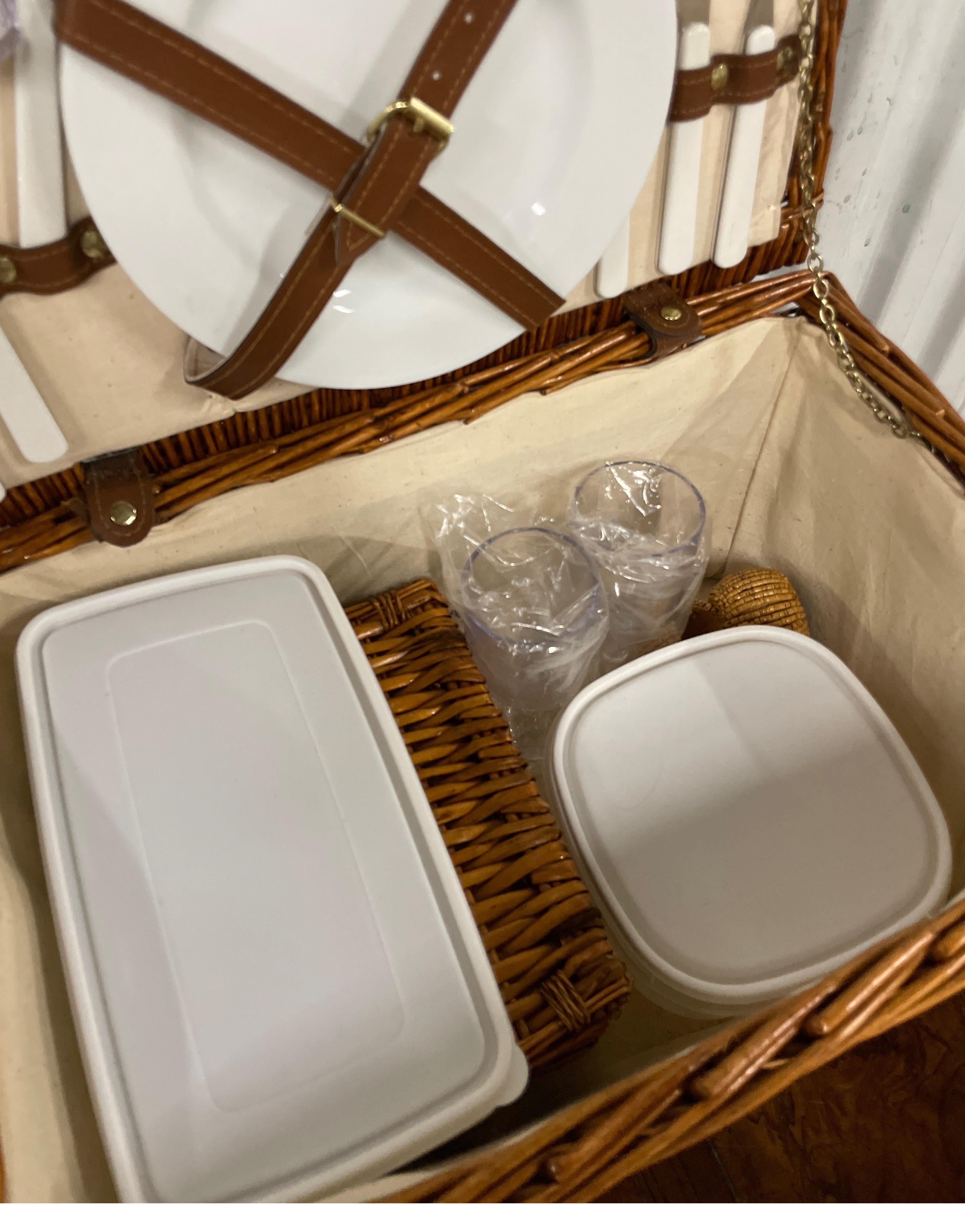 Wicker Small Picnic Basket for Two For Sale