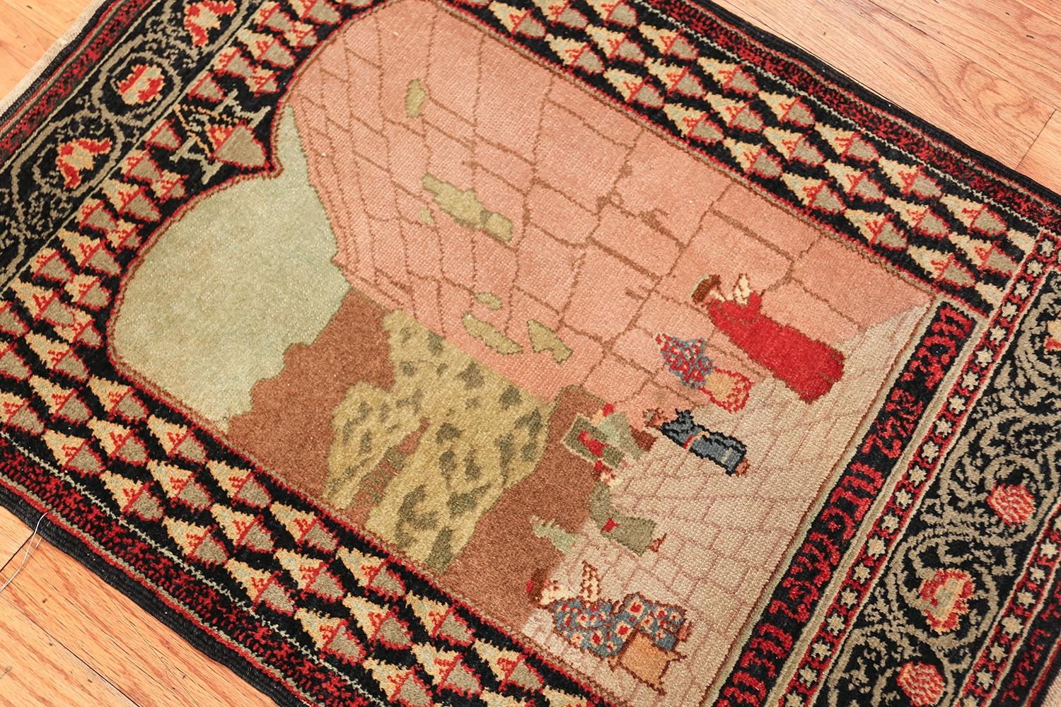 Bildhafter antiker israelischer Marbediah-Teppich. Größe: 0,79 m x 1,1 m  (Israelisch) im Angebot