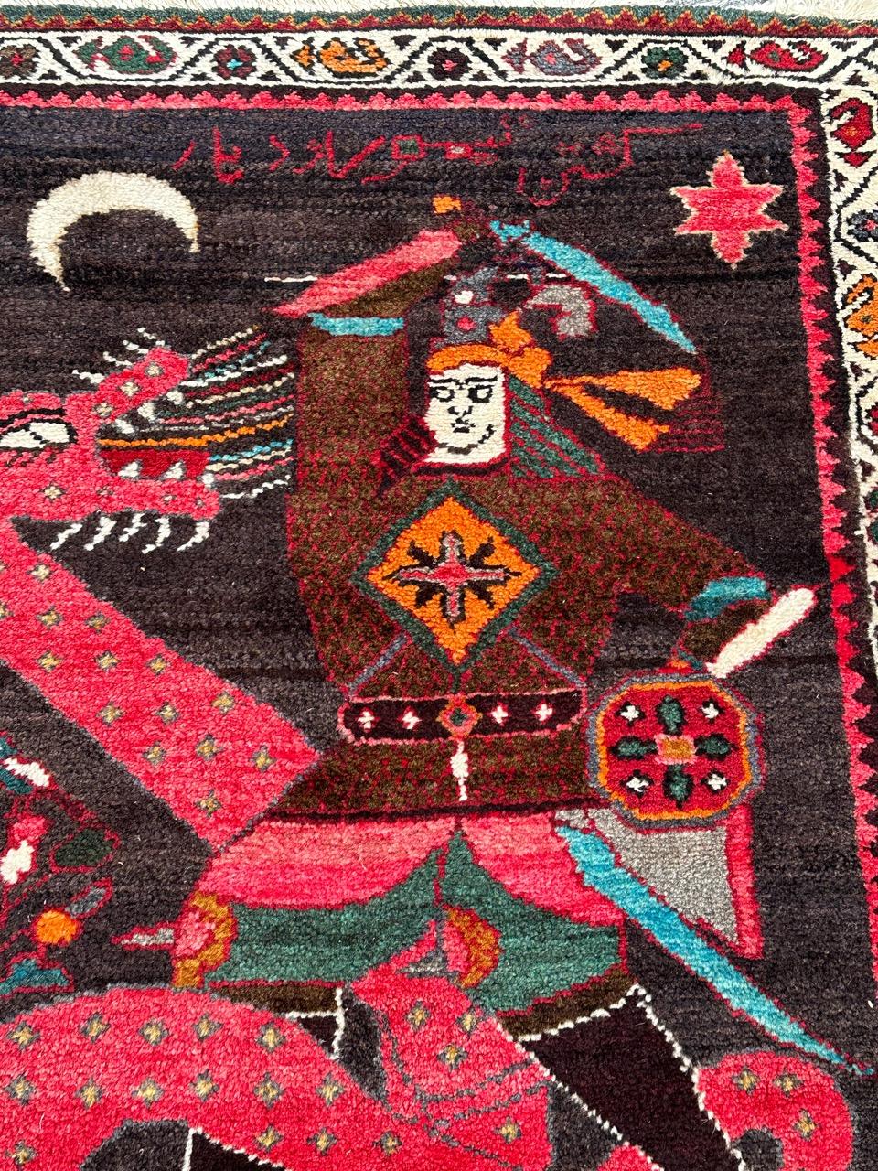Pequeña alfombra kurda vintage pictórica en venta 3