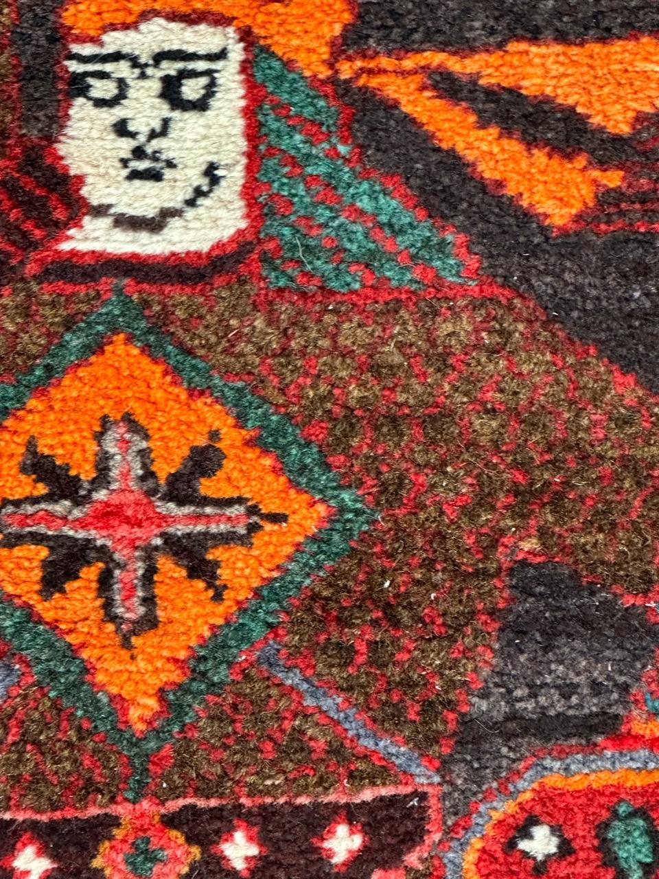 Pequeña alfombra kurda vintage pictórica en venta 7