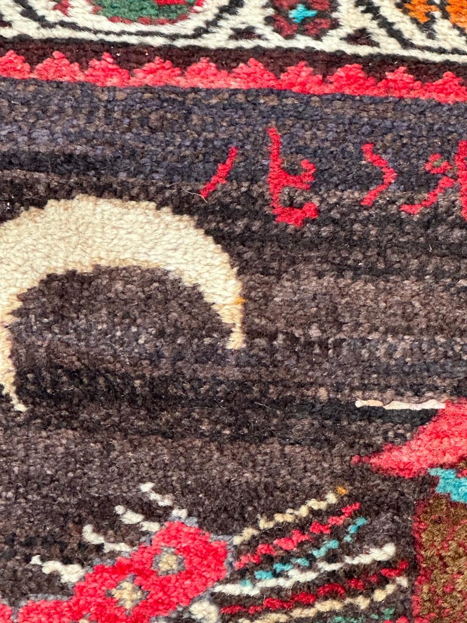 Pequeña alfombra kurda vintage pictórica en venta 8