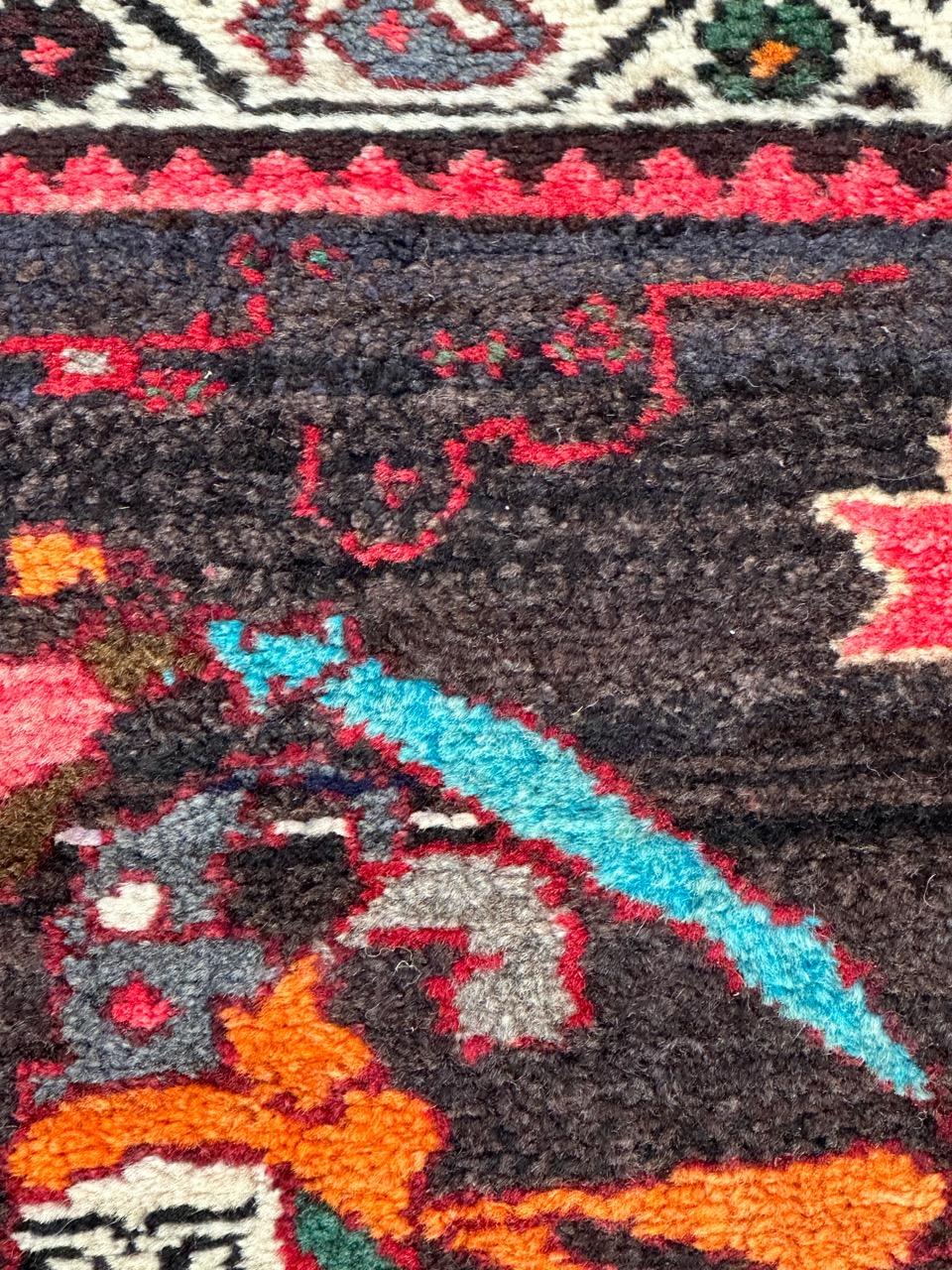 Pequeña alfombra kurda vintage pictórica en venta 9