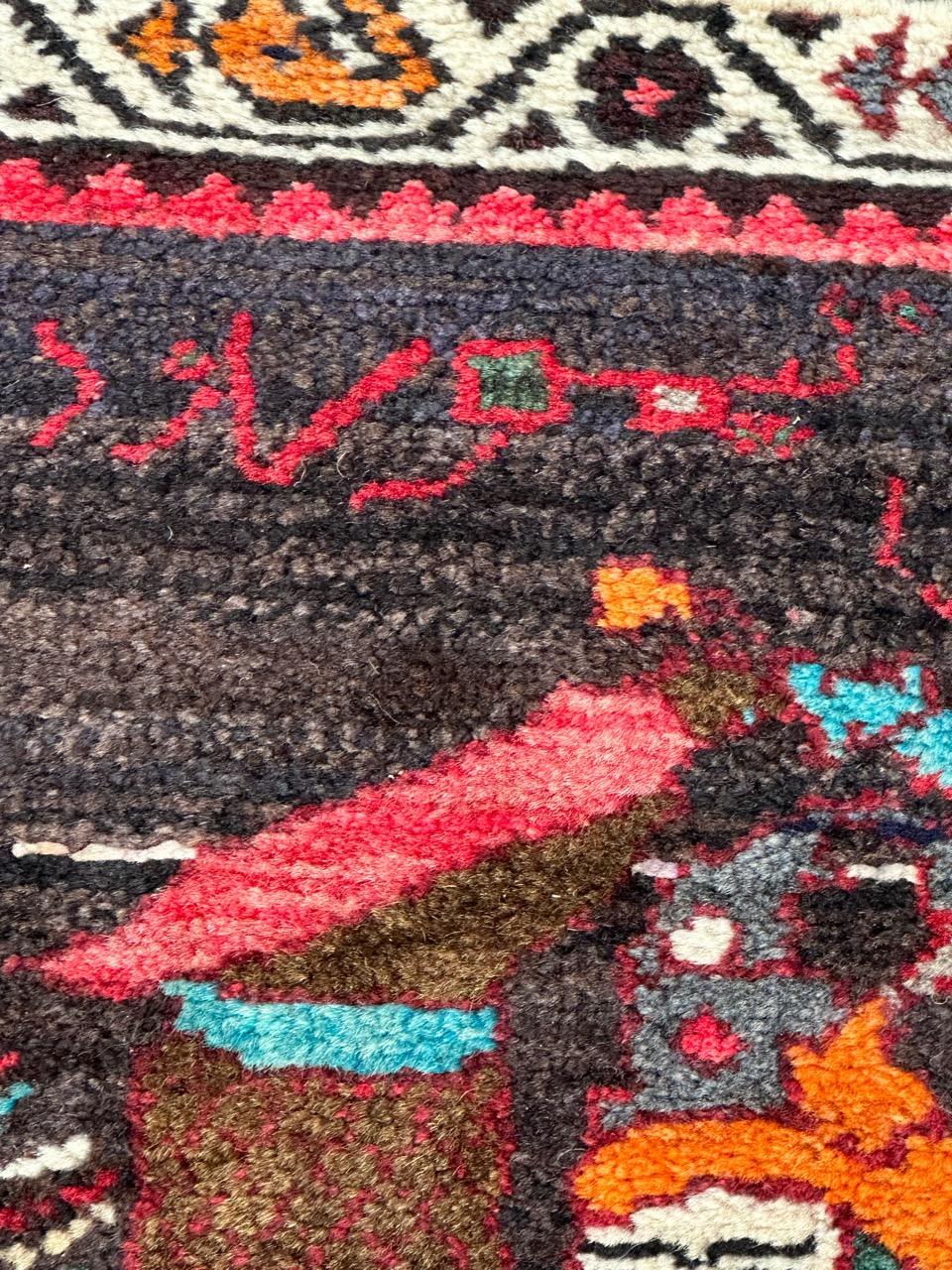 Pequeña alfombra kurda vintage pictórica en venta 10