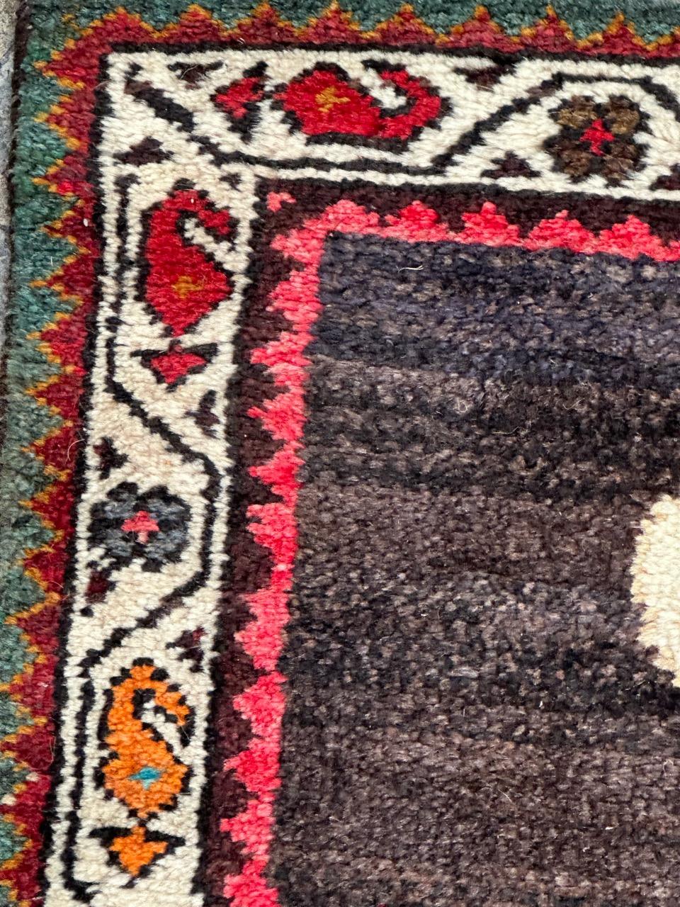 Pequeña alfombra kurda vintage pictórica en venta 11