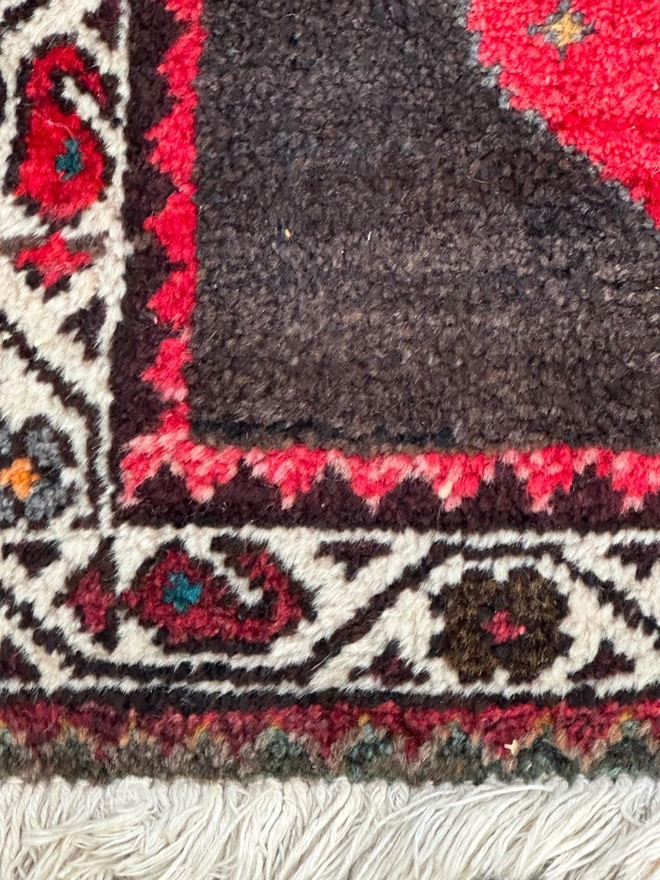 Pequeña alfombra kurda vintage pictórica en venta 12