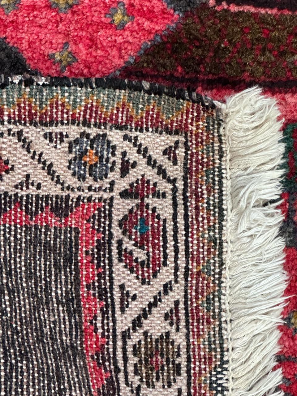 Pequeña alfombra kurda vintage pictórica en venta 13