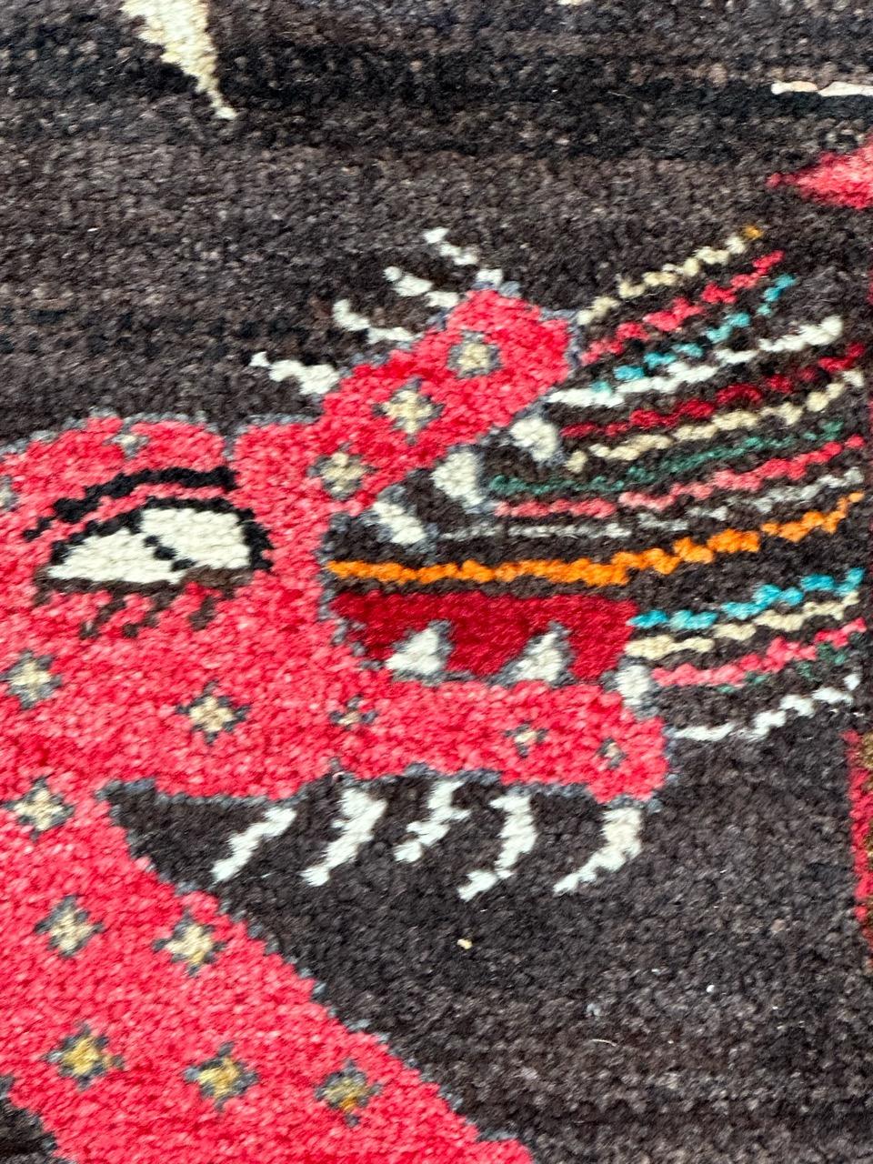 Pequeña alfombra kurda vintage pictórica en venta 1