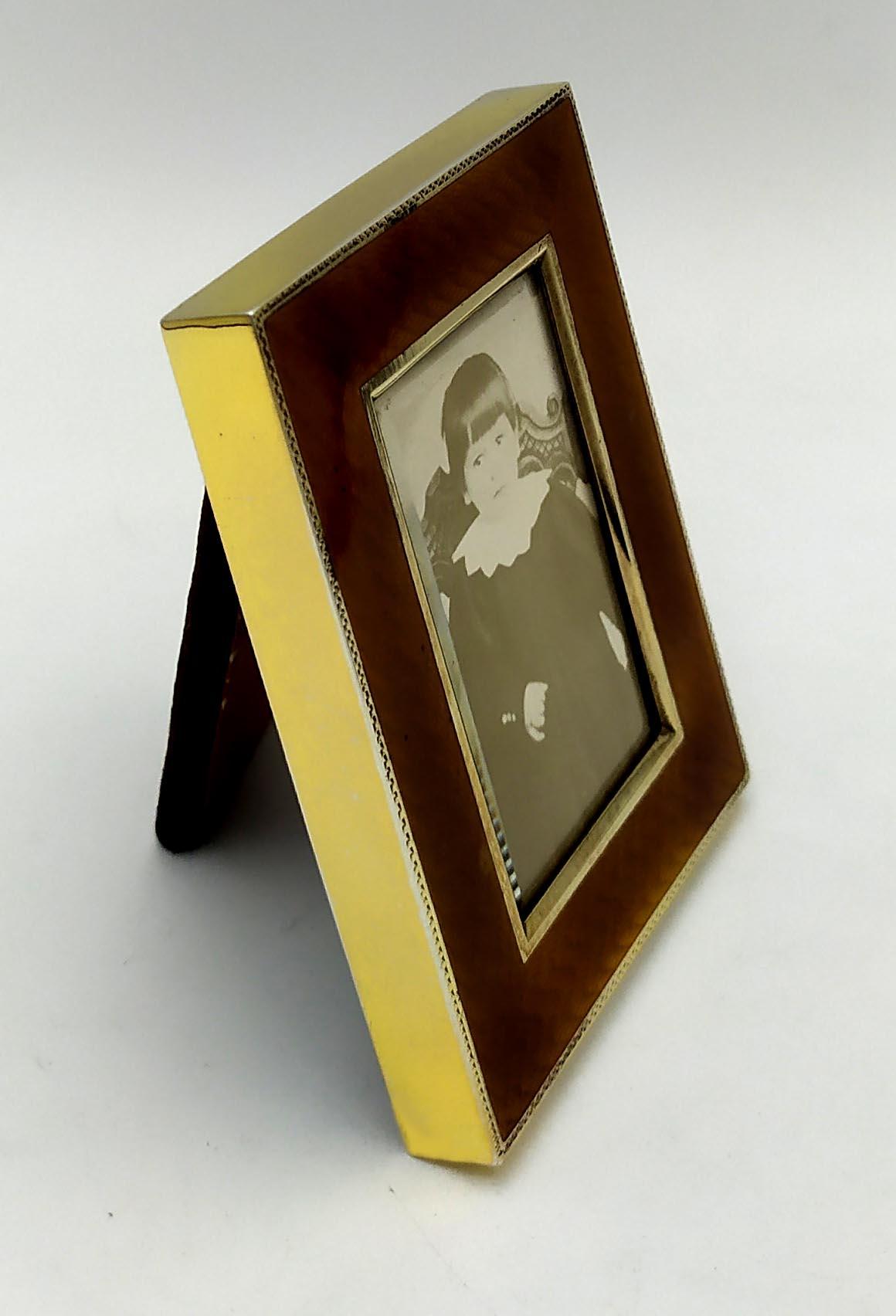  Rectangular frame in 925/1000 sterling silver gold plated with translucent fired enamel on guilloche, English style, early 1900s. External cm. 7 x 9 internal cm. 3.8 x 5.8. Weight gr. 83. Designed by Renato Salimbeni in 1950 and produced at the