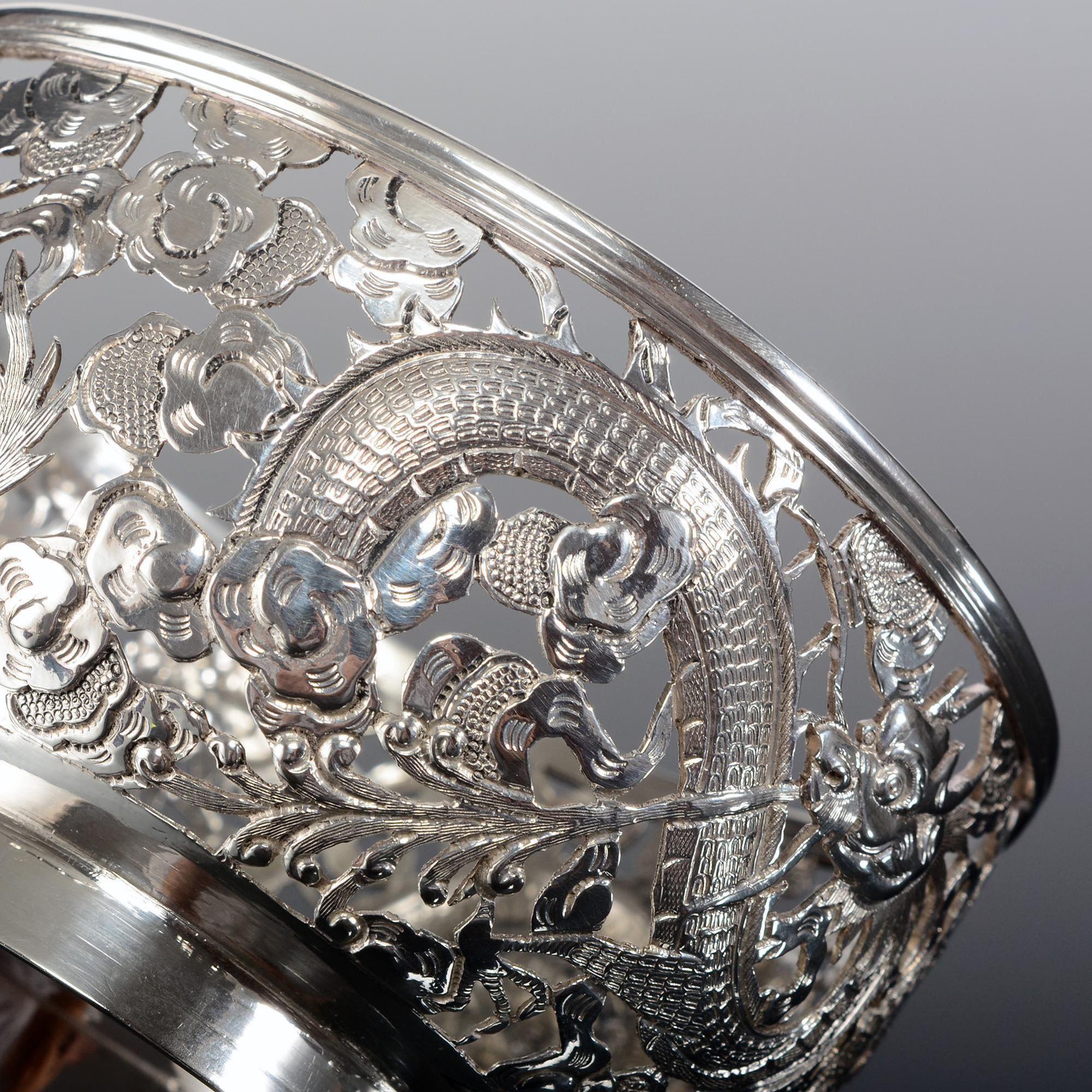 Small pierced antique Chinese silver bowl In Good Condition For Sale In London, GB