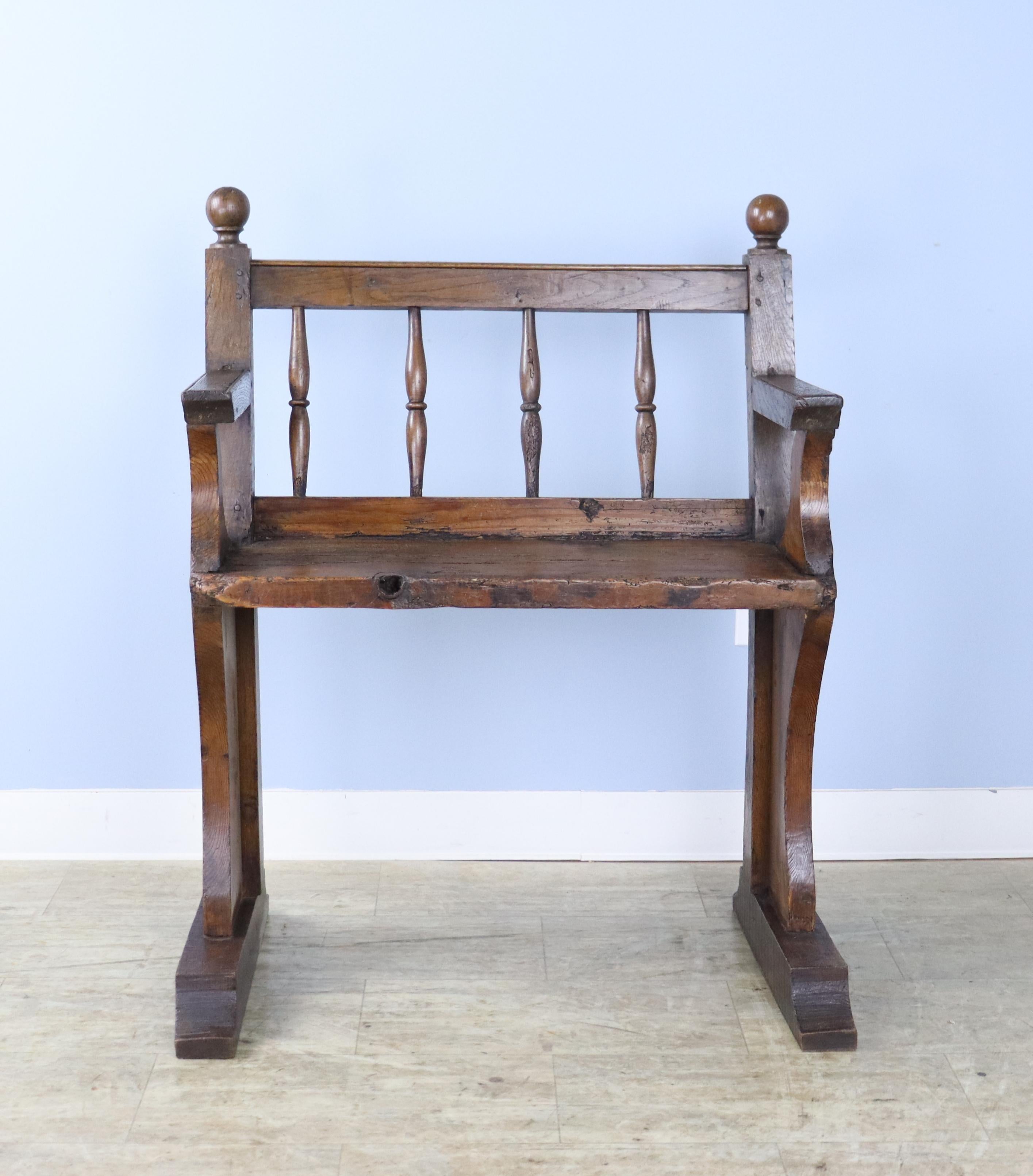 Small Pine and Oak Bench In Good Condition For Sale In Port Chester, NY