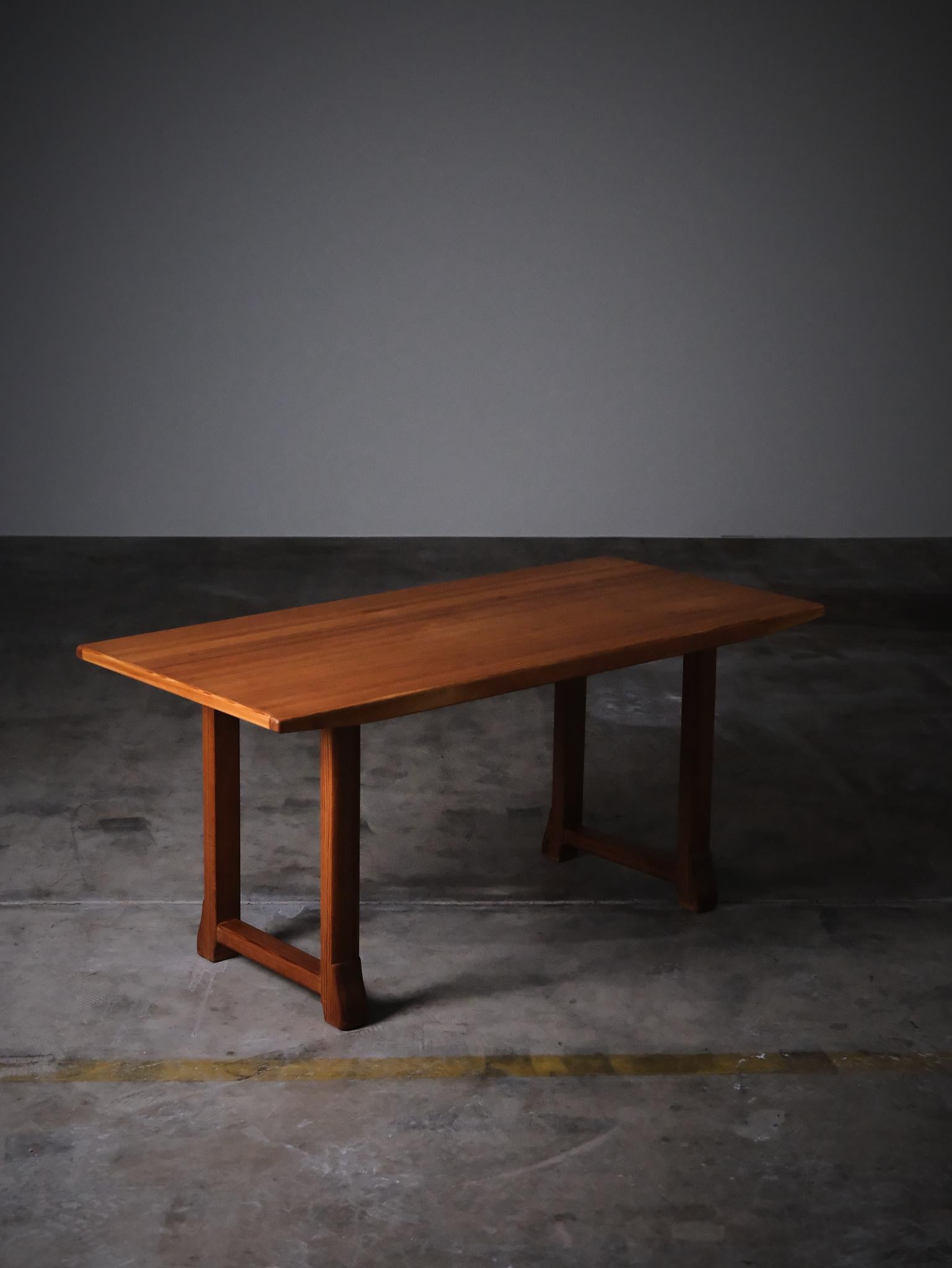 Scandinavo moderno Piccola consolle in pino di Carl Malmsten, Svezia, anni '40 in vendita