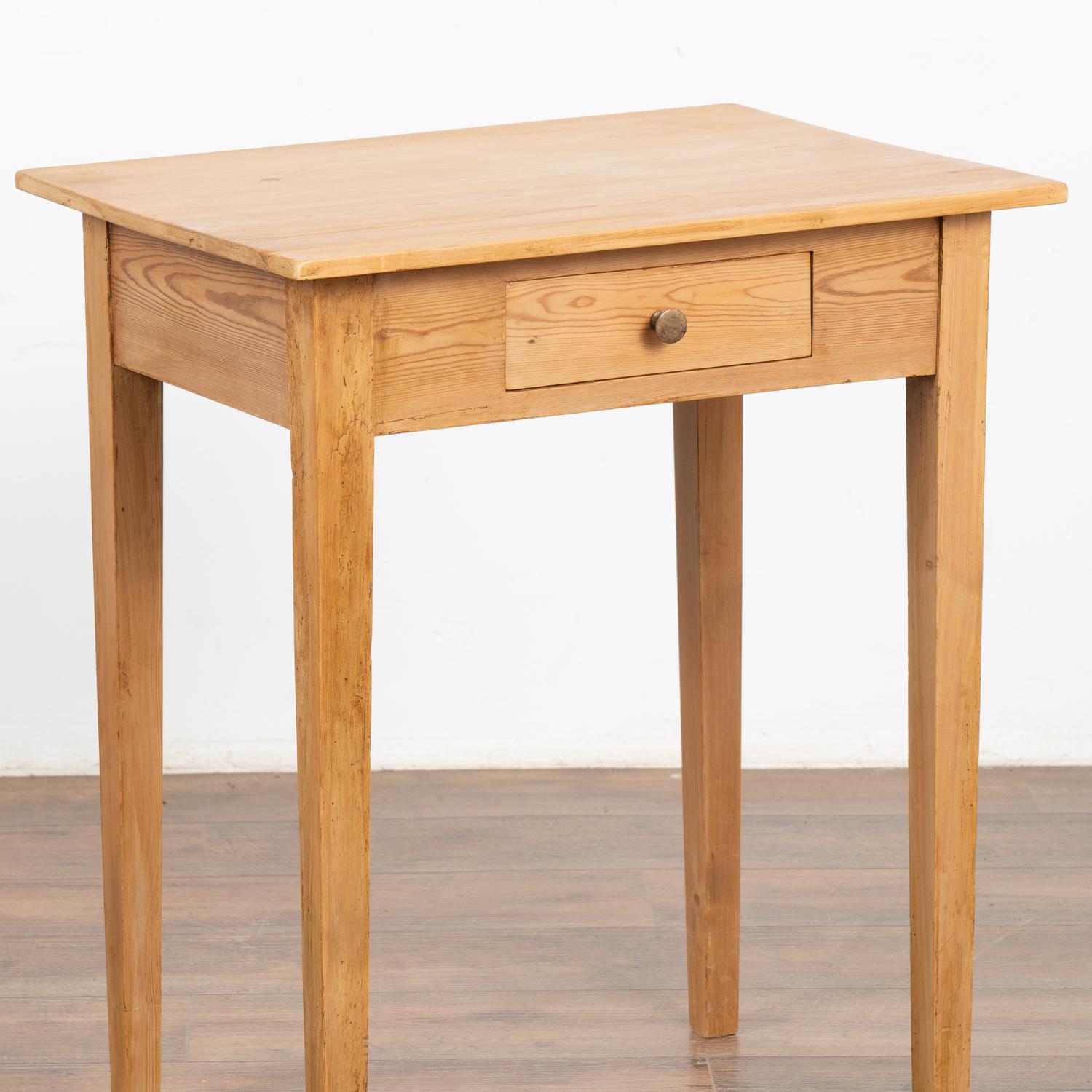 Small Pine Side Table With Tapered Legs, Denmark circa 1900's For Sale 1