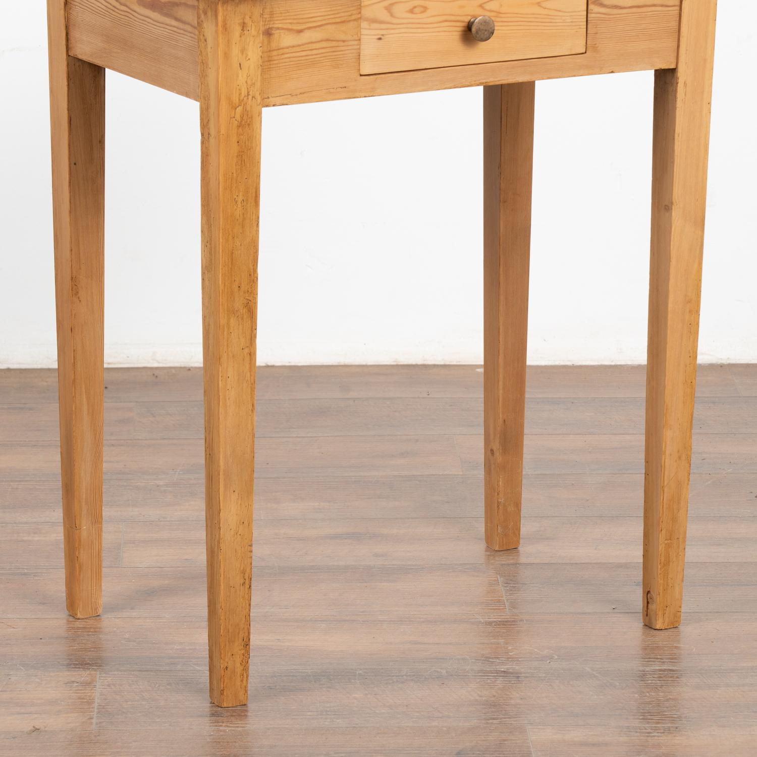 Small Pine Side Table With Tapered Legs, Denmark circa 1900's For Sale 2