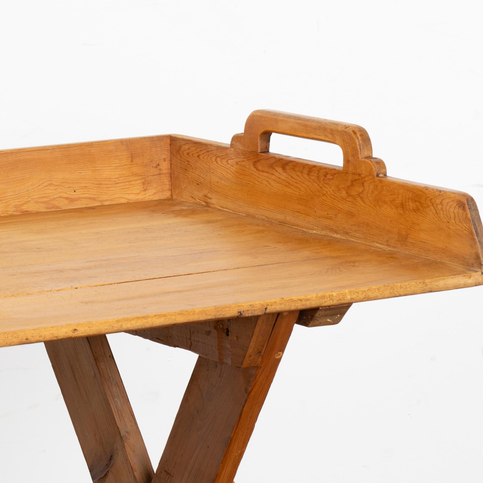 Small Pine Side Table with Tray Top, Sweden circa 1820-40 In Good Condition In Round Top, TX