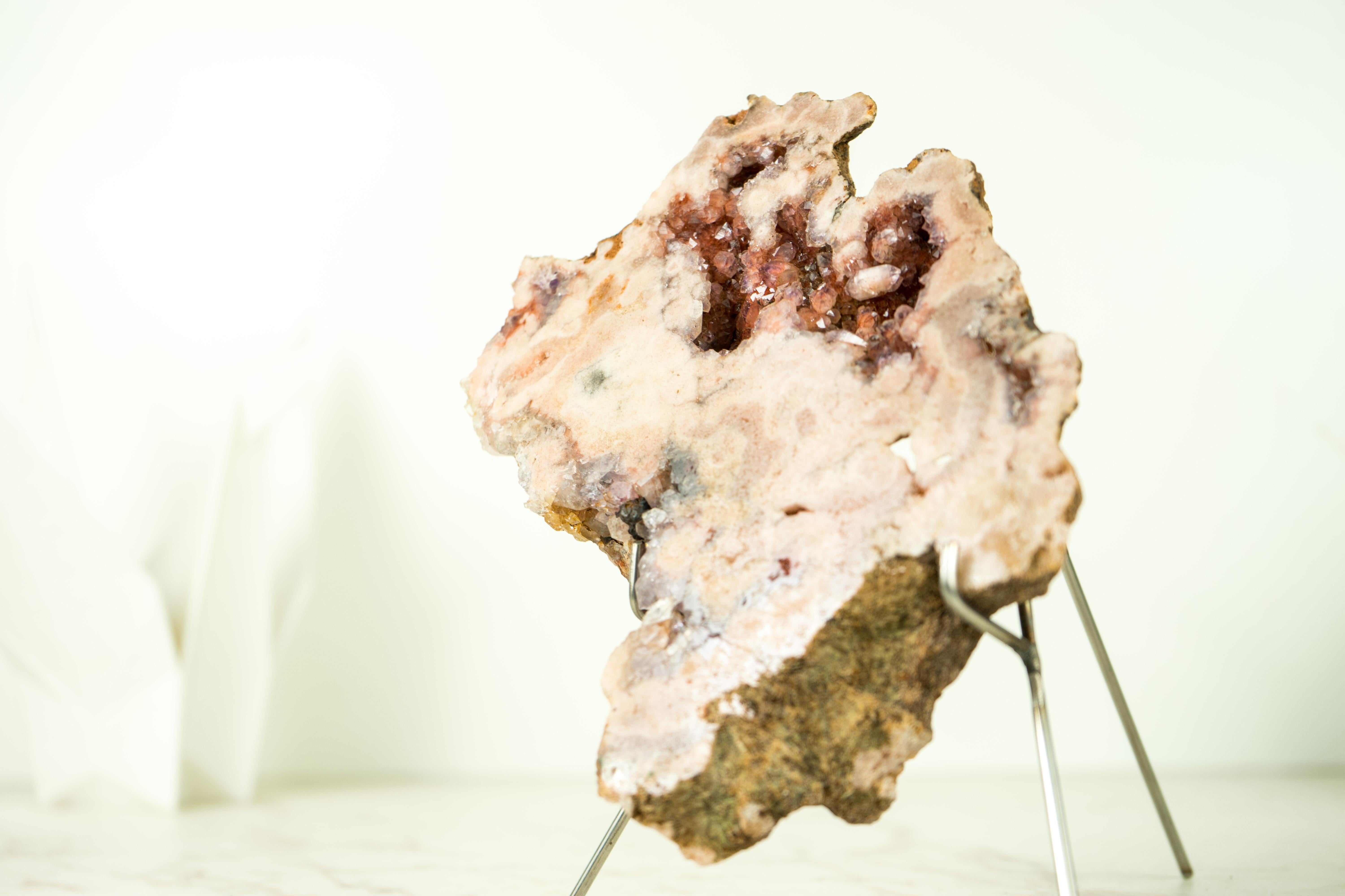 Piccola lastra di geode di ametista rosa, un regalo di Nature, un accento, una decorazione di cristallo da tavolo in vendita 1